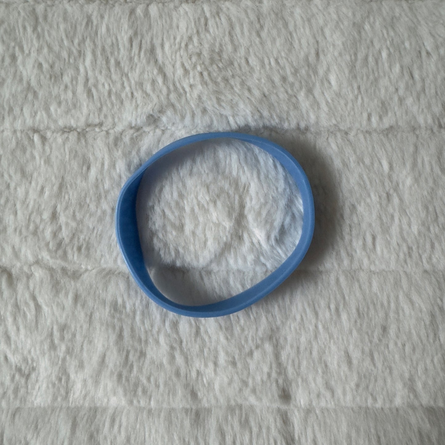 Marriott's Barony Beach Club Silicone Wrist Band Blue Black Rubber Bracelet Y2K