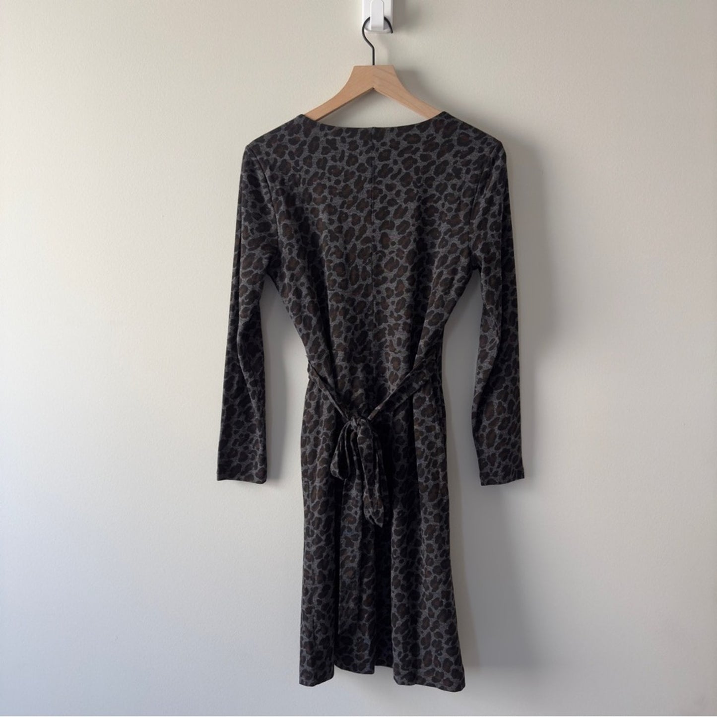 Ann Taylor Leopard Print Gray Wrap Tie Dress with Long Sleeves stretch lined NWT