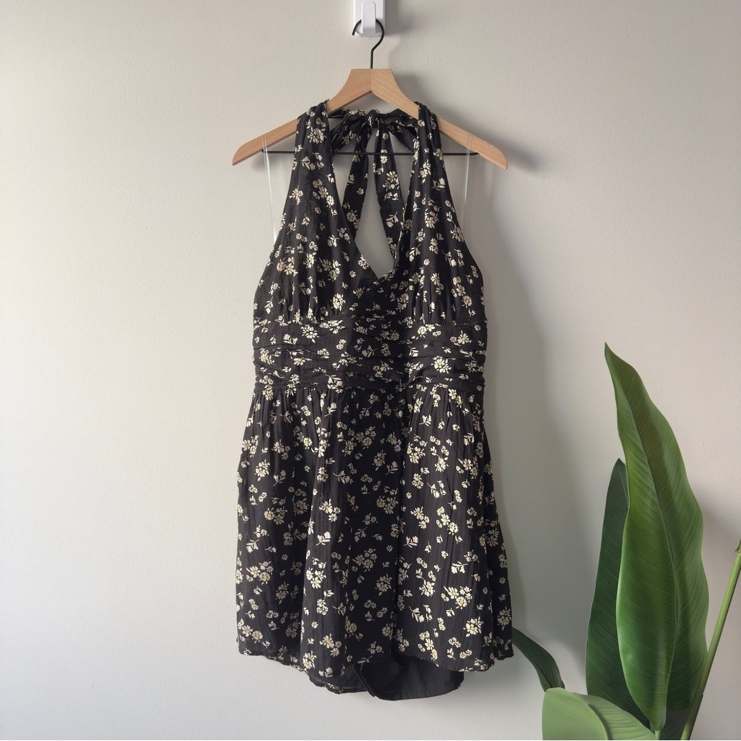 American Eagle Floral Halter Neck Romper Black and Cream Scoop V-Neck Tie Bow