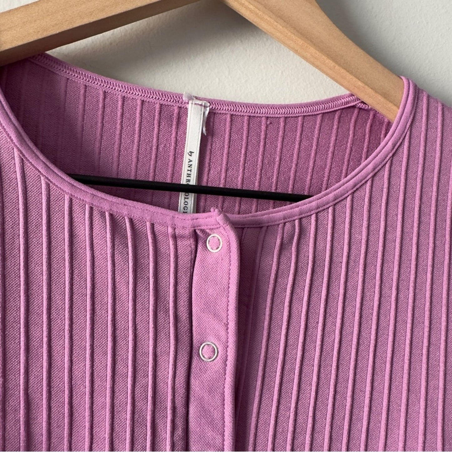 Anthropologie Pink Ribbed Crop Top Long Sleeve Snap Front Snaps Stretch cropped