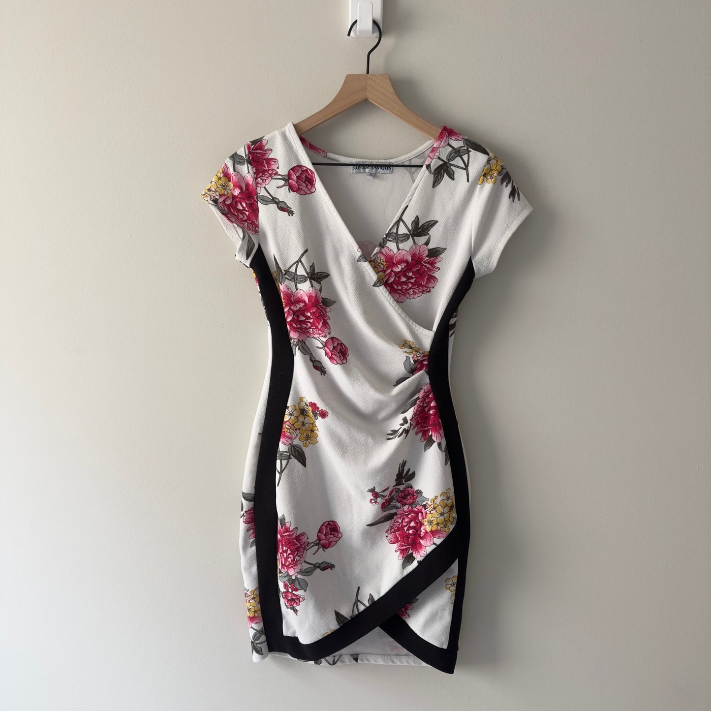 Almost Famous Floral Faux Wrap Mini Dress Short Sleeve V-Neck Bodycon Crepe M