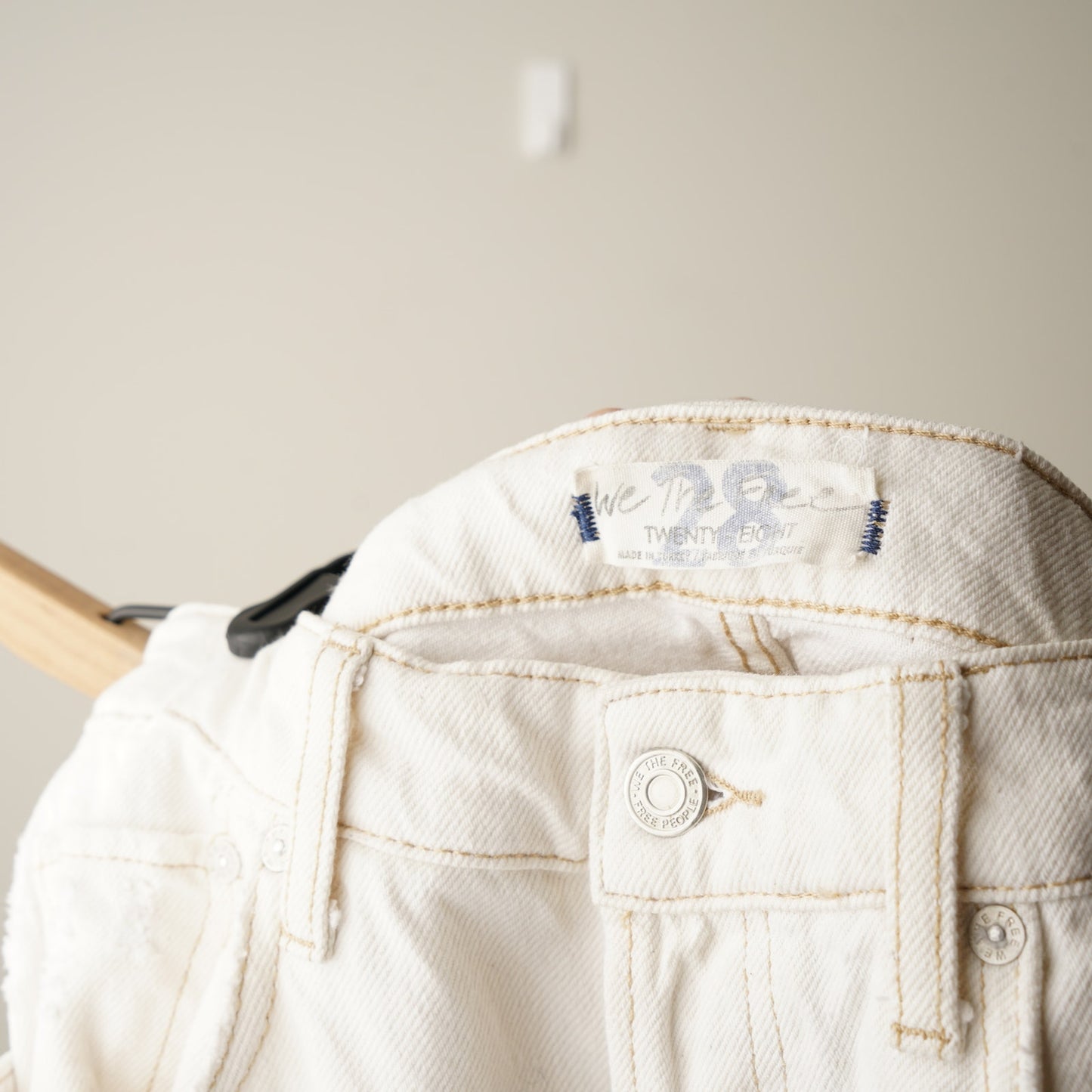 Free People We the Free Lasso Jean in White Lightning Button Fly Ripped Knee EUC