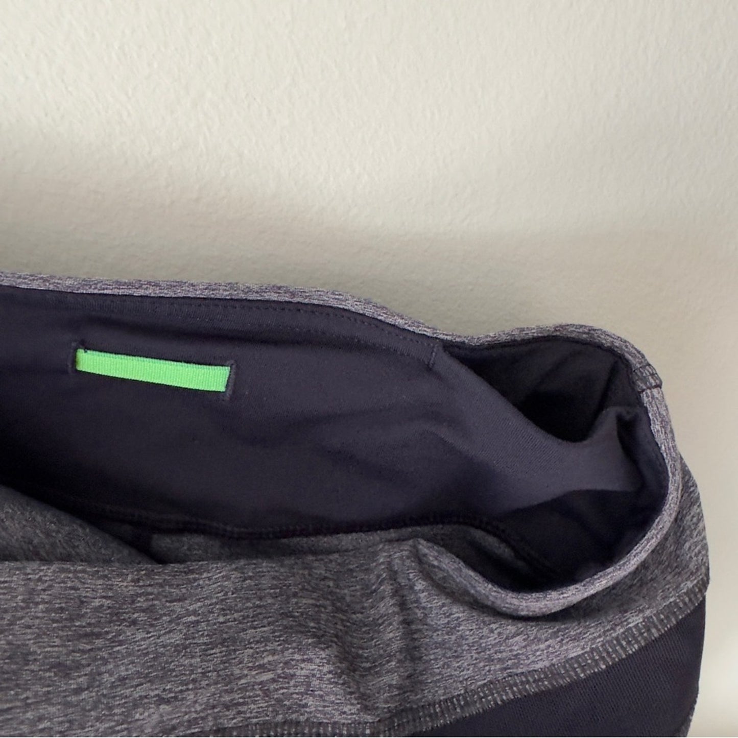 Lululemon Inspire Tight II (Mesh) in Heathered Naval Blue / Naval Blue Run Pouch