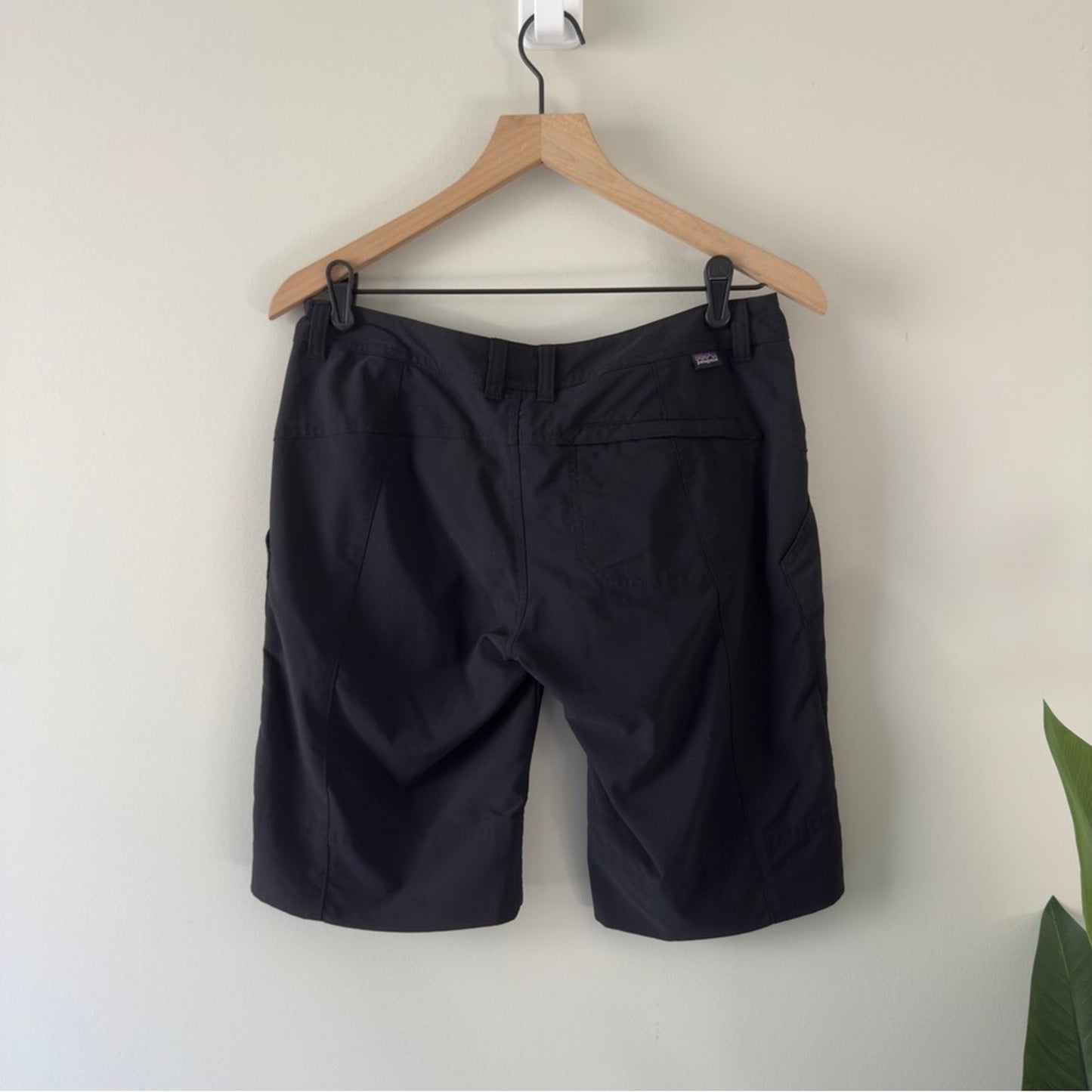 Patagonia Women's Black Bermudas zip zipper button hike hiking athletic active 4