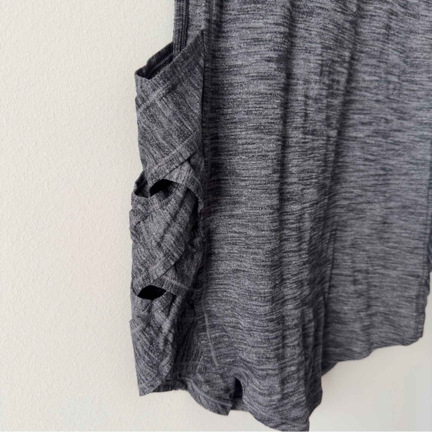 Lululemon Var-City Muscle Tank in Heathered Black size 2 lightweight top crew