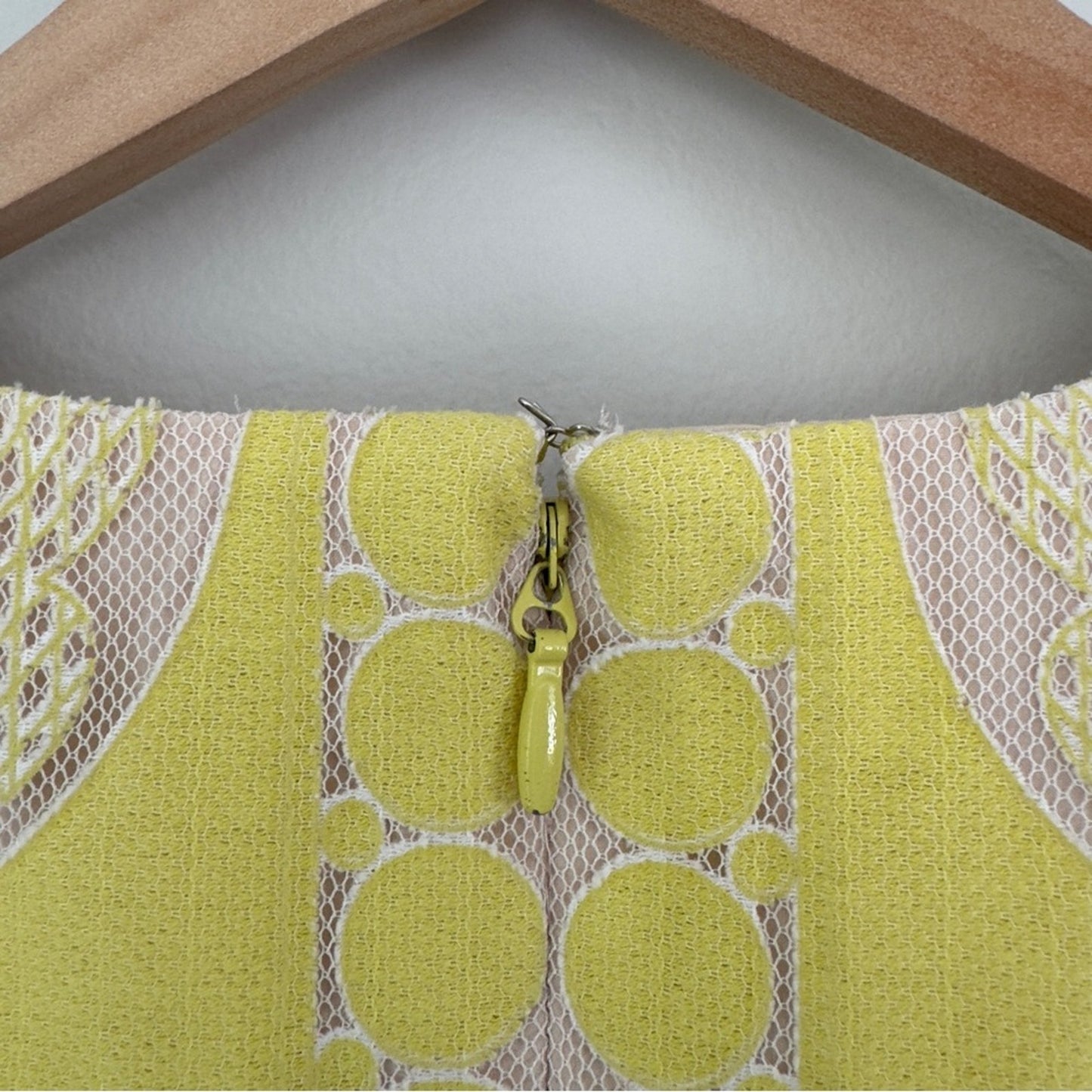 BCBGMaxAzria Sleeveless Mesh Dress Pencil Yellow & Cream Mini Zipper Zip Up Back