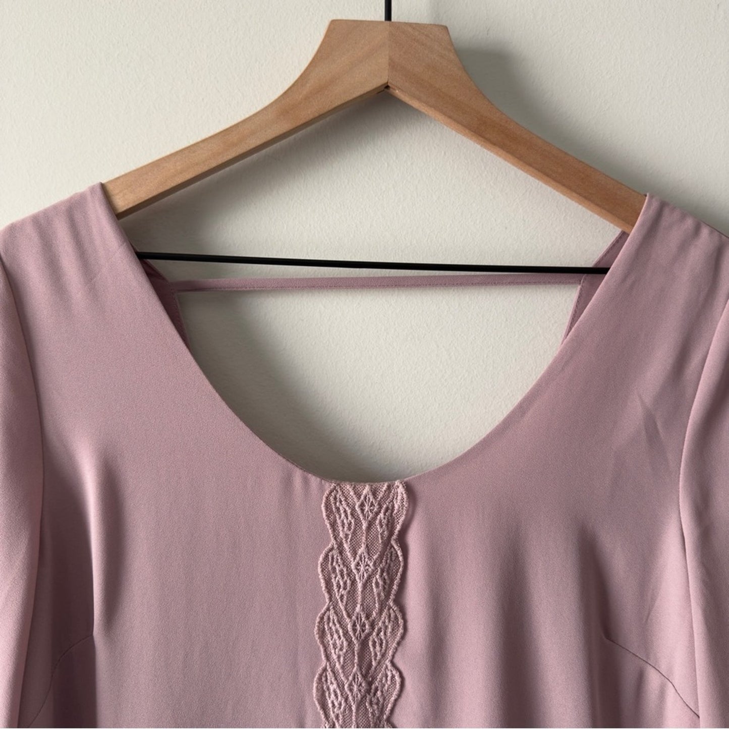 Astr the Label Revolve Deauville Mauve Lace Accent dress shift Flowy 3/4 sleeve