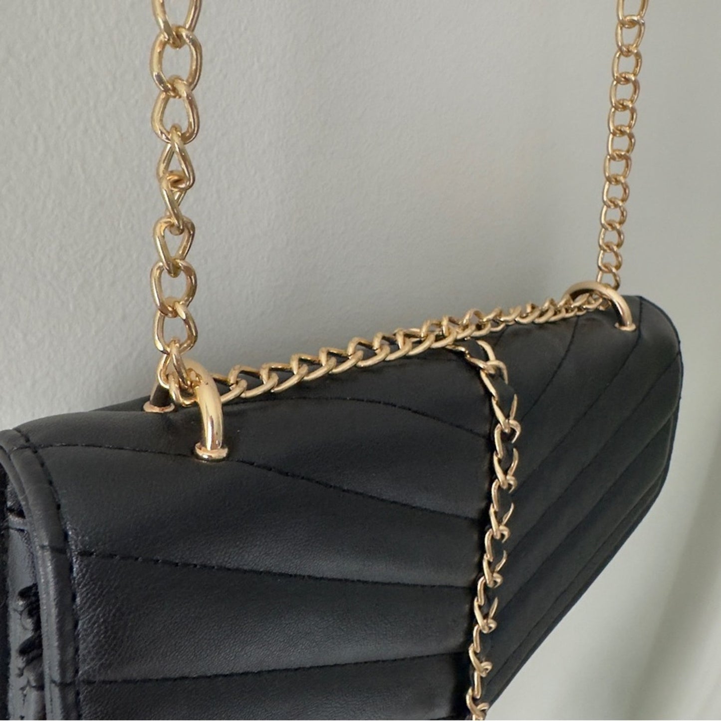 Black Quilted Shoulder Bag Gold Adjustable Strap Tassel Accent Pockets Unbranded