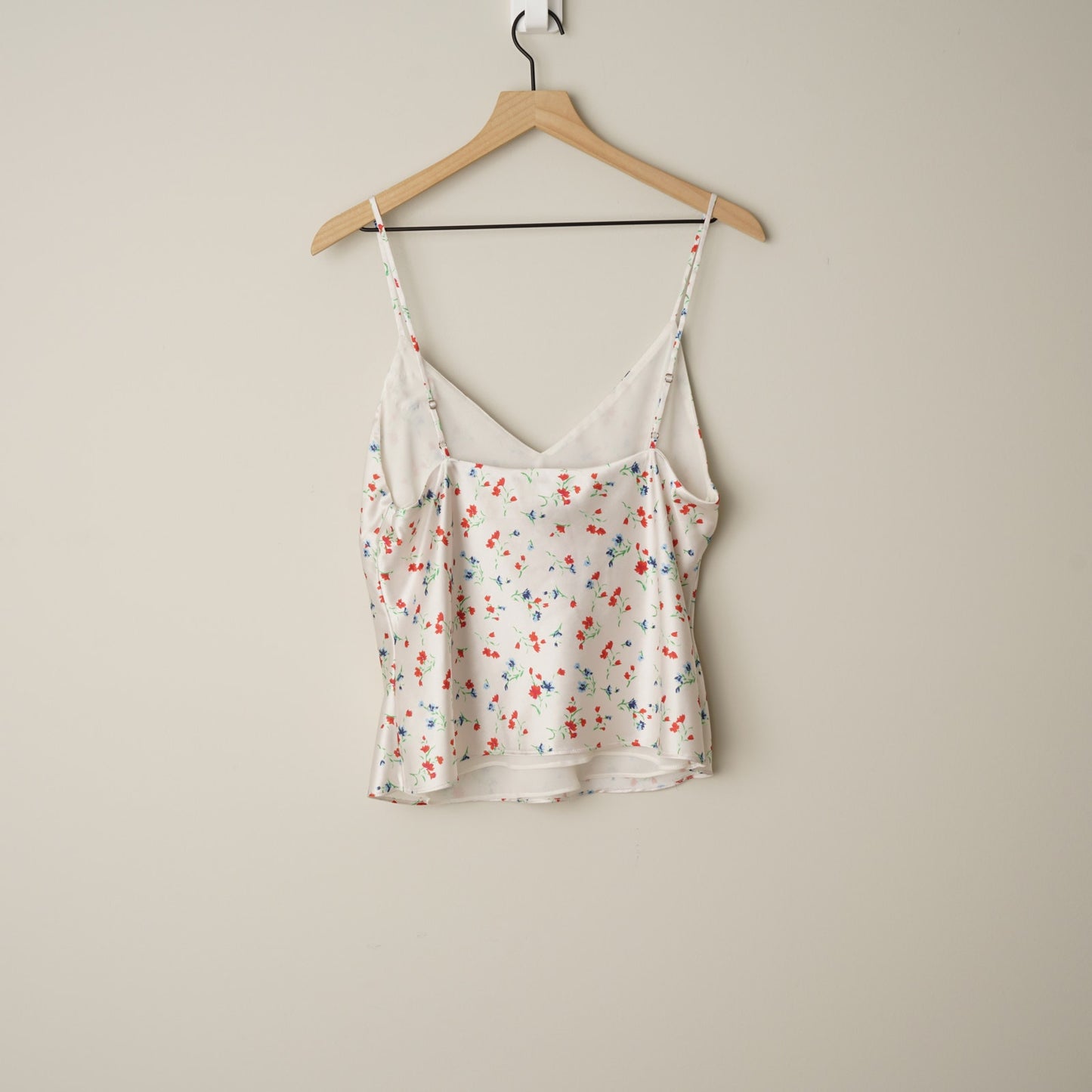 Anthropologie Bardot Wisteria Cami Top Rose Ditsy Floral Pattern Scoop V-Neck 12