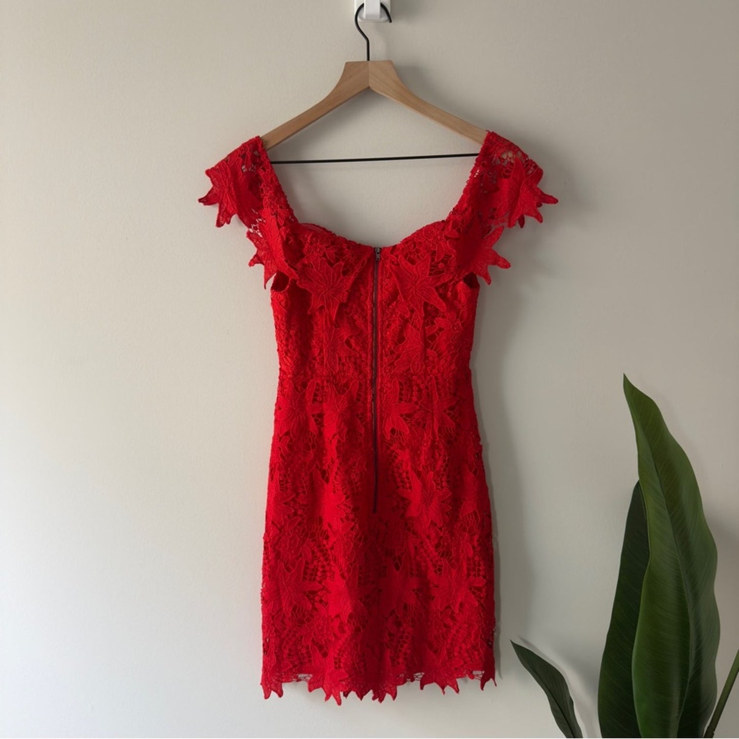 Revolve ASTR the Label Scarlet Lace Dress Off the Shoulder floral lined mini EUC