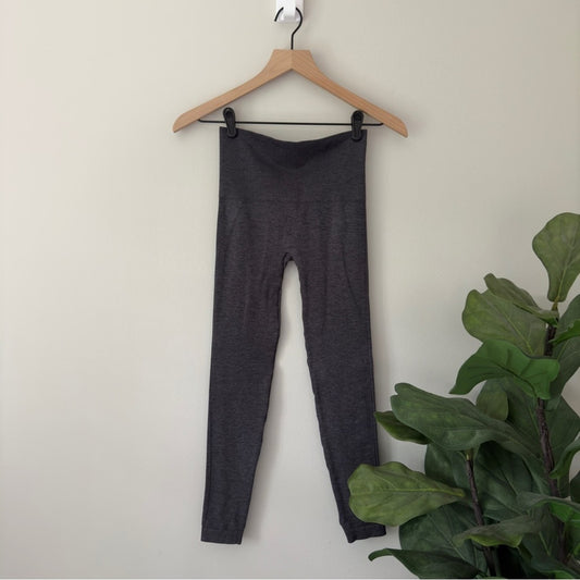 Spanx by Sara Blakely Solid Gray Athletic Leggings Seamless Stretch Activewear S