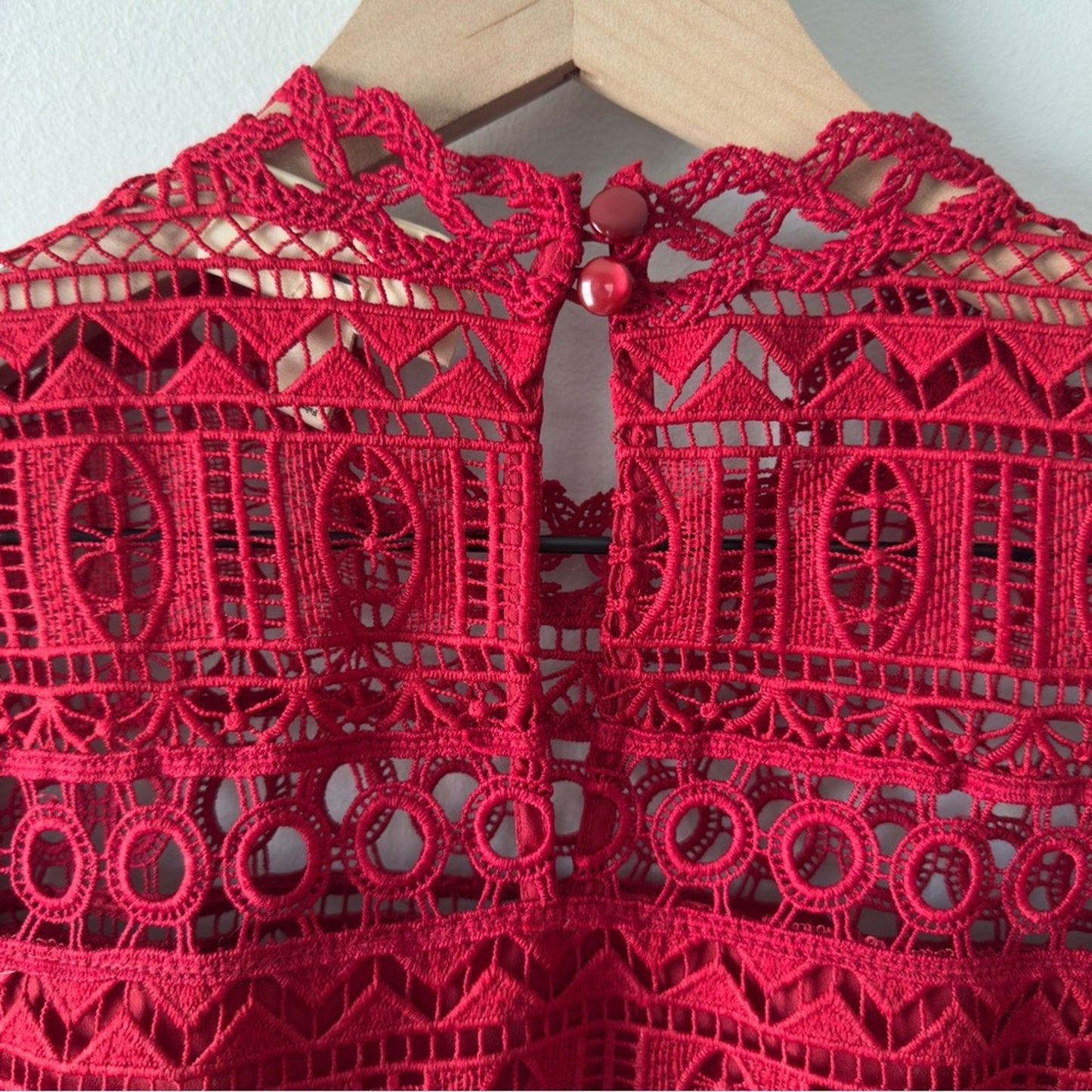 Moulinette Soeurs by Anthropologie red Lace peplum Blouse 3/4 sleeve keyhole EUC