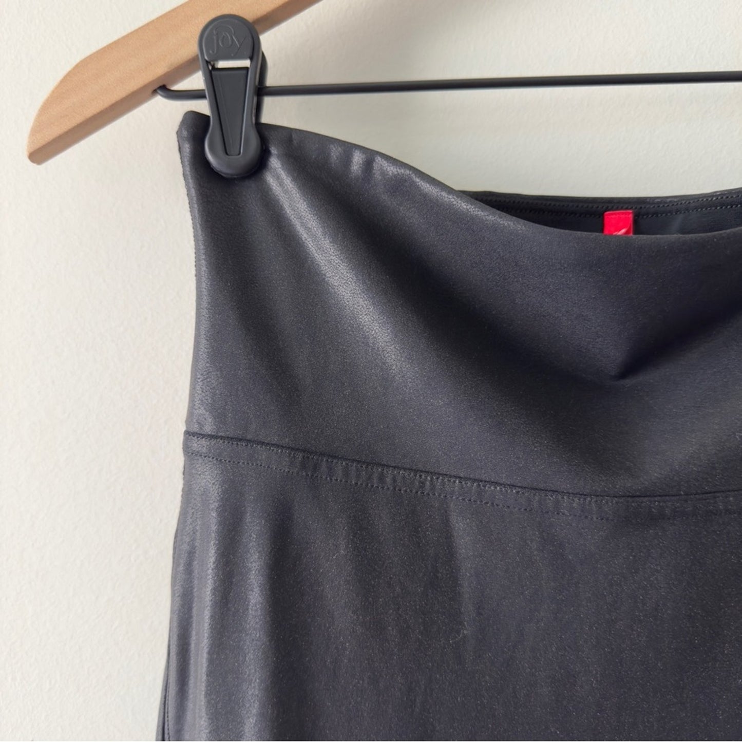 SPANX Sleek Black Leggings Faux Leather pleated texture athletic Athleisure EUC