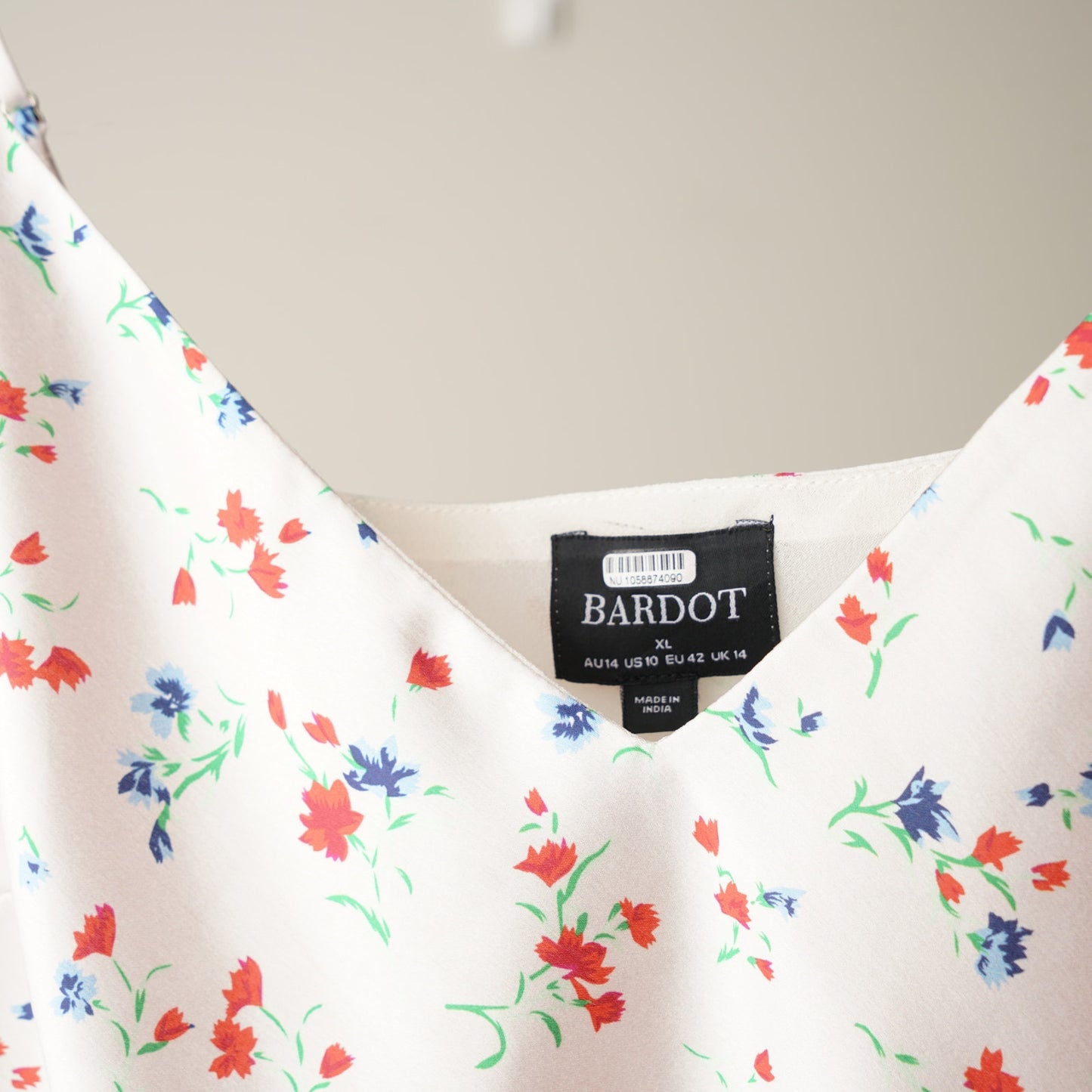 Anthropologie Bardot Wisteria Cami Top Rose Ditsy Floral Pattern Scoop V-Neck 10