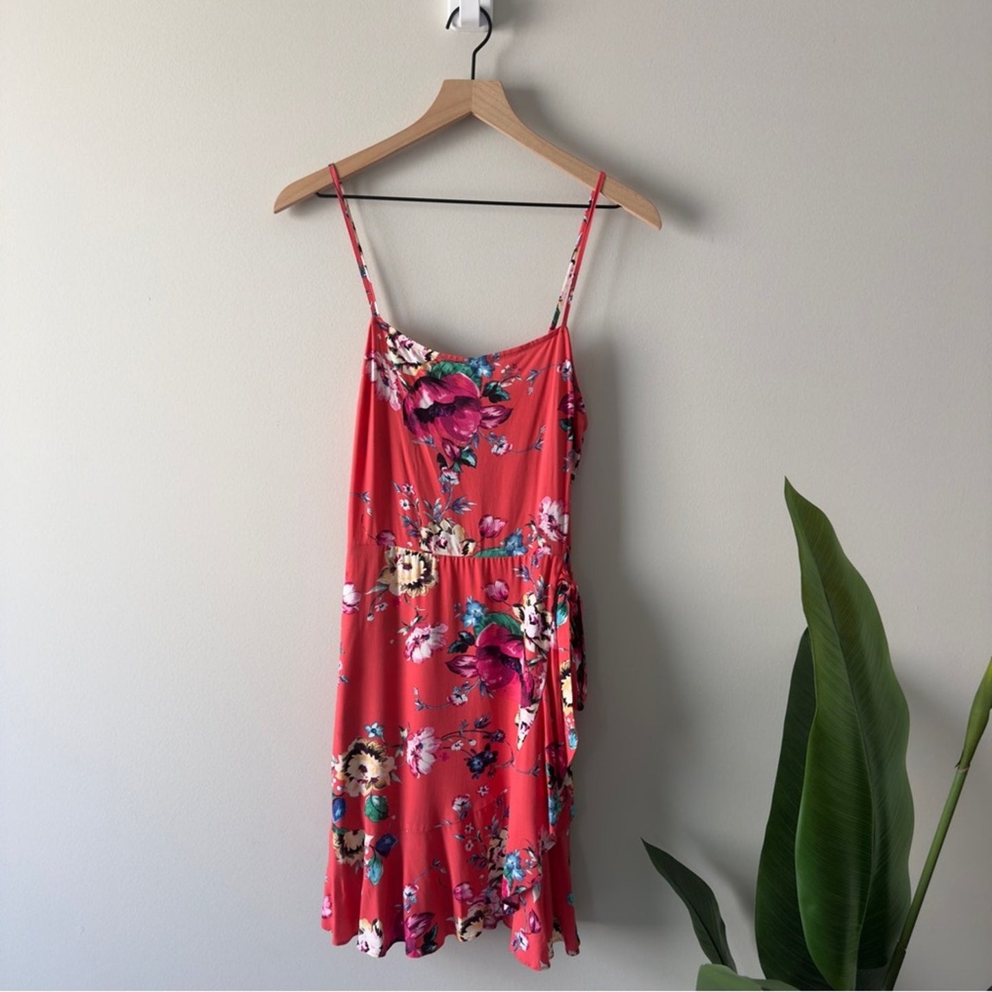 Express Floral Mini Faux Rap Dress adjustable spaghetti straps tropical ruffle M