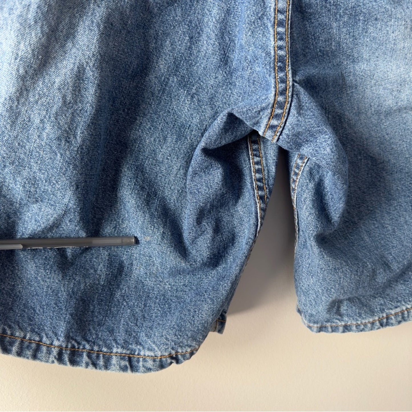 Vintage Levi's 560 Blue Jean Shorts Relaxed Fit 90s zip Button red tab denim 36