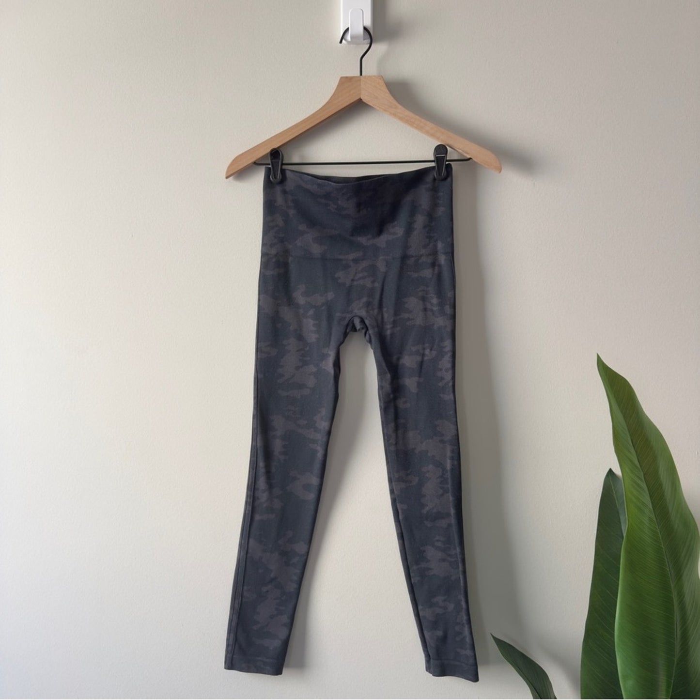 Spanx Seamless Camo High-Waisted Leggings Gray Ankle Casual Athletic Activewear