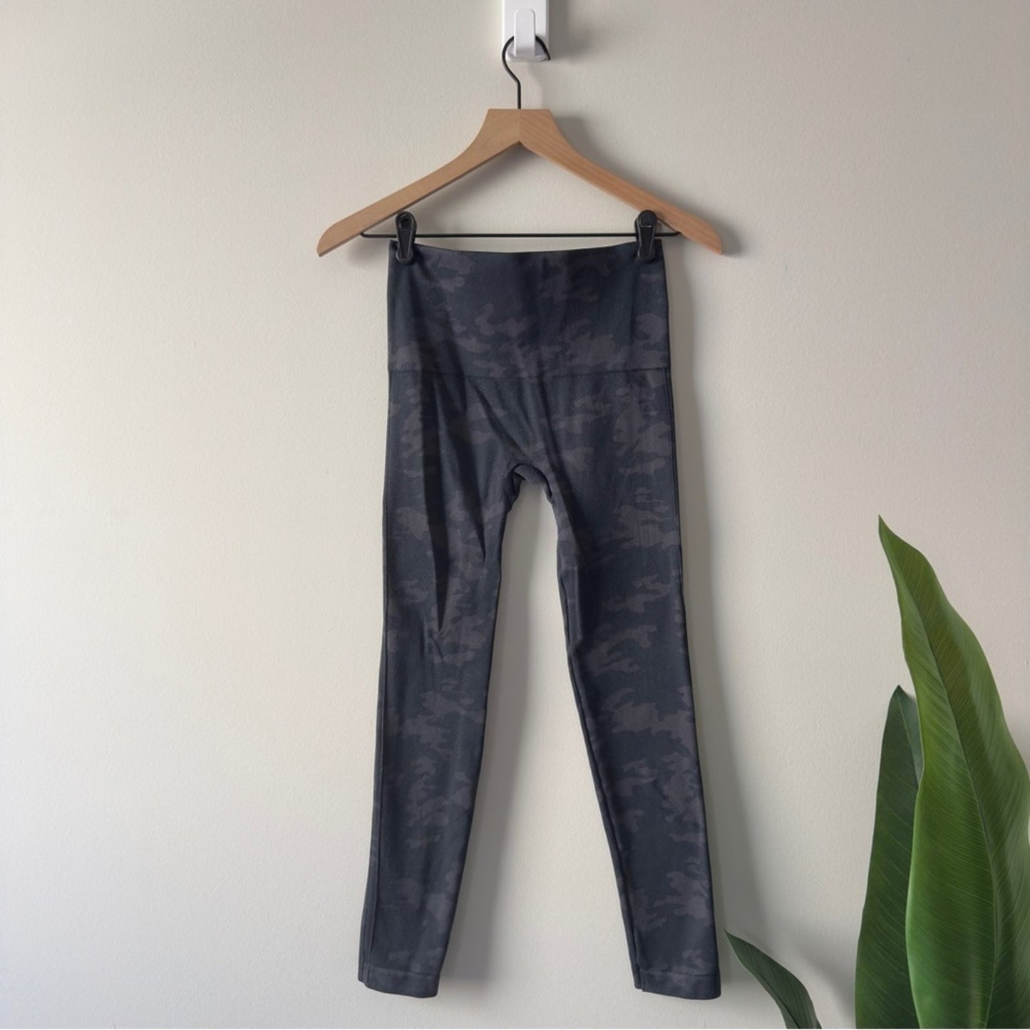 Spanx Seamless Camo High-Waisted Leggings Gray Ankle Casual Athletic Activewear
