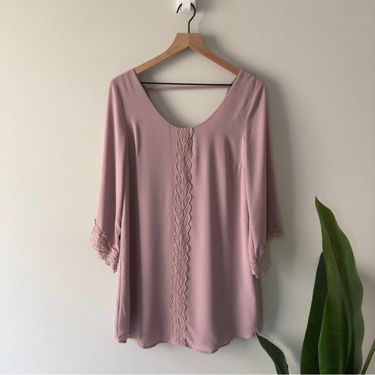 Astr the Label Revolve Deauville Mauve Lace Accent dress shift Flowy 3/4 sleeve
