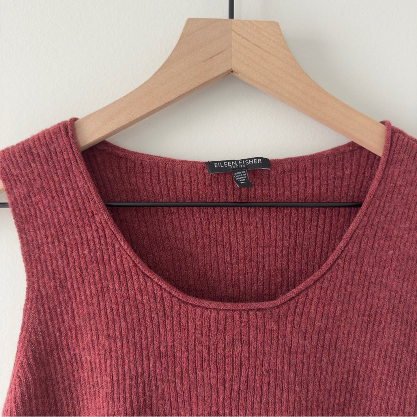 Eileen Fisher 100% Wool Red Fitted Sleeveless Tank Top ribbed round neck solid