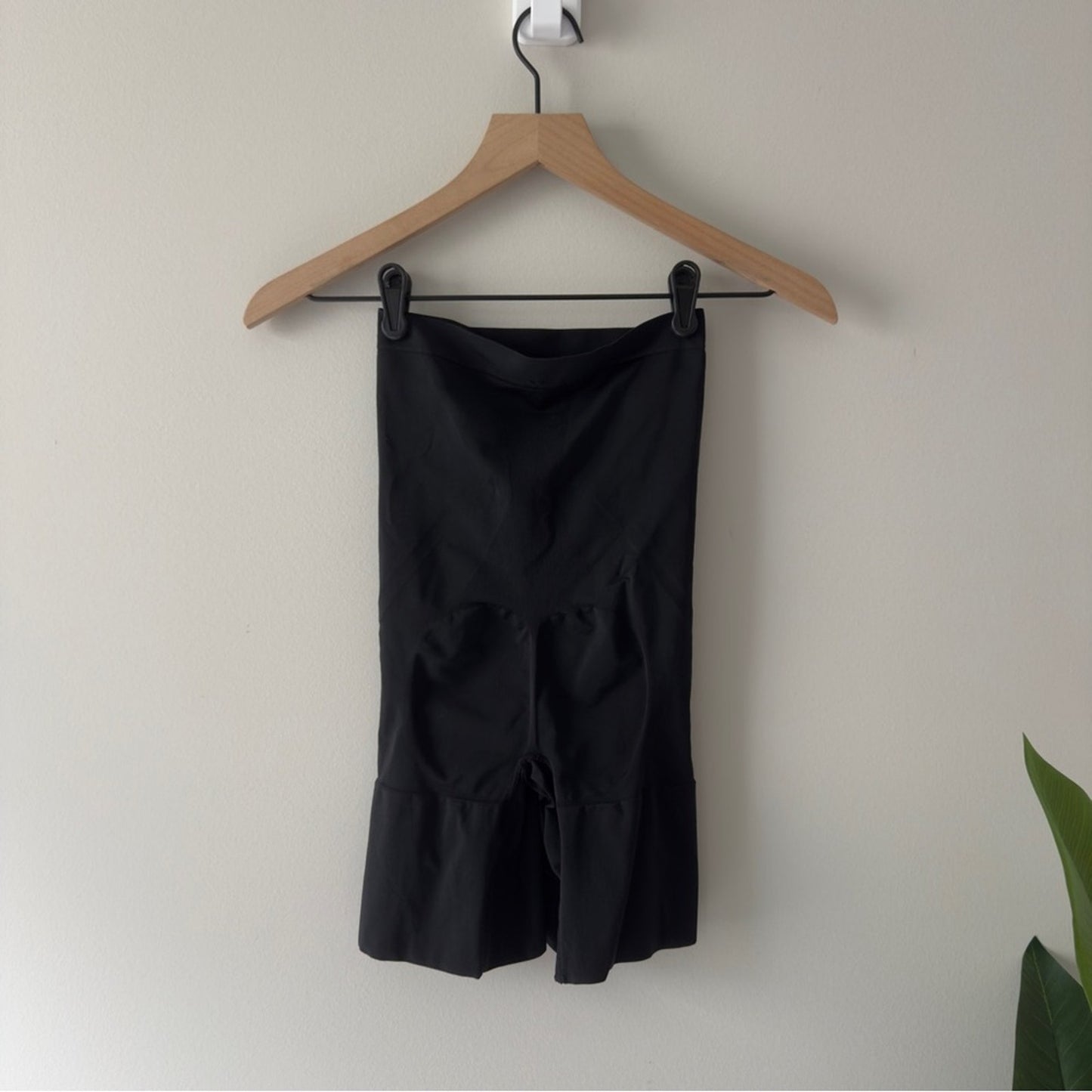 SPANX OnCore High-Waisted Mid-Thigh Short in very black Shapewear Shorts Medium