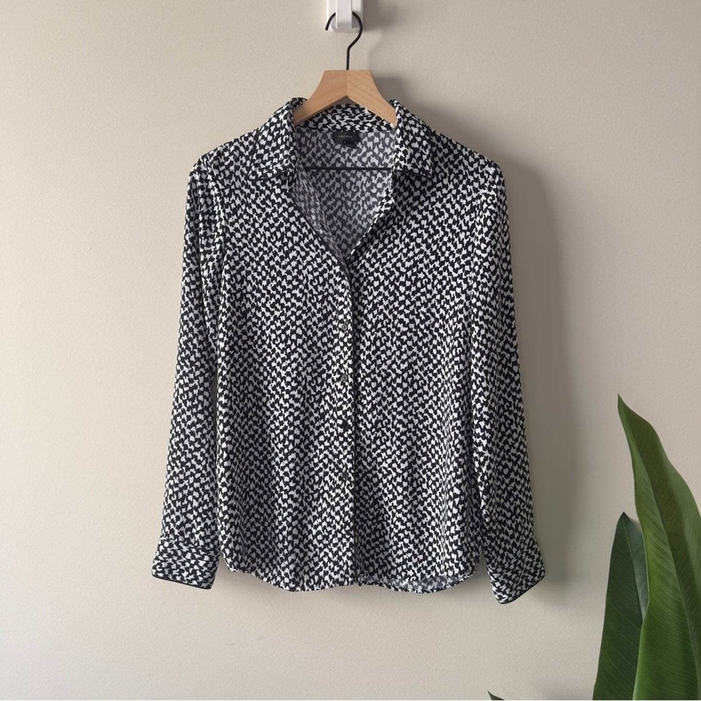 Theory Long Sleeve Button Down Stylish Black and White Top Petterned Collared M