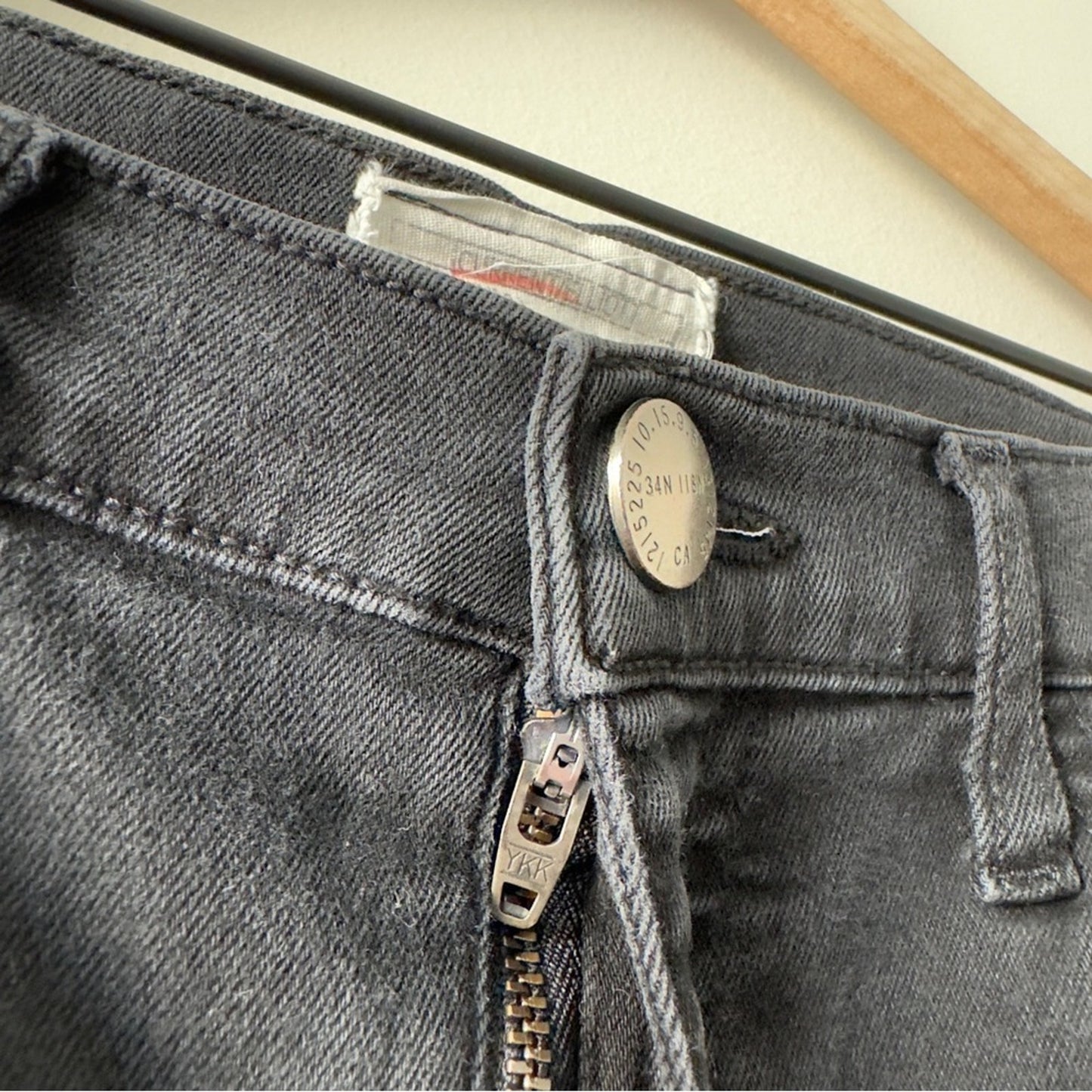 Current/Elliott The Stiletto Jeans in Jet Black Destroy Skinny Distressed crop