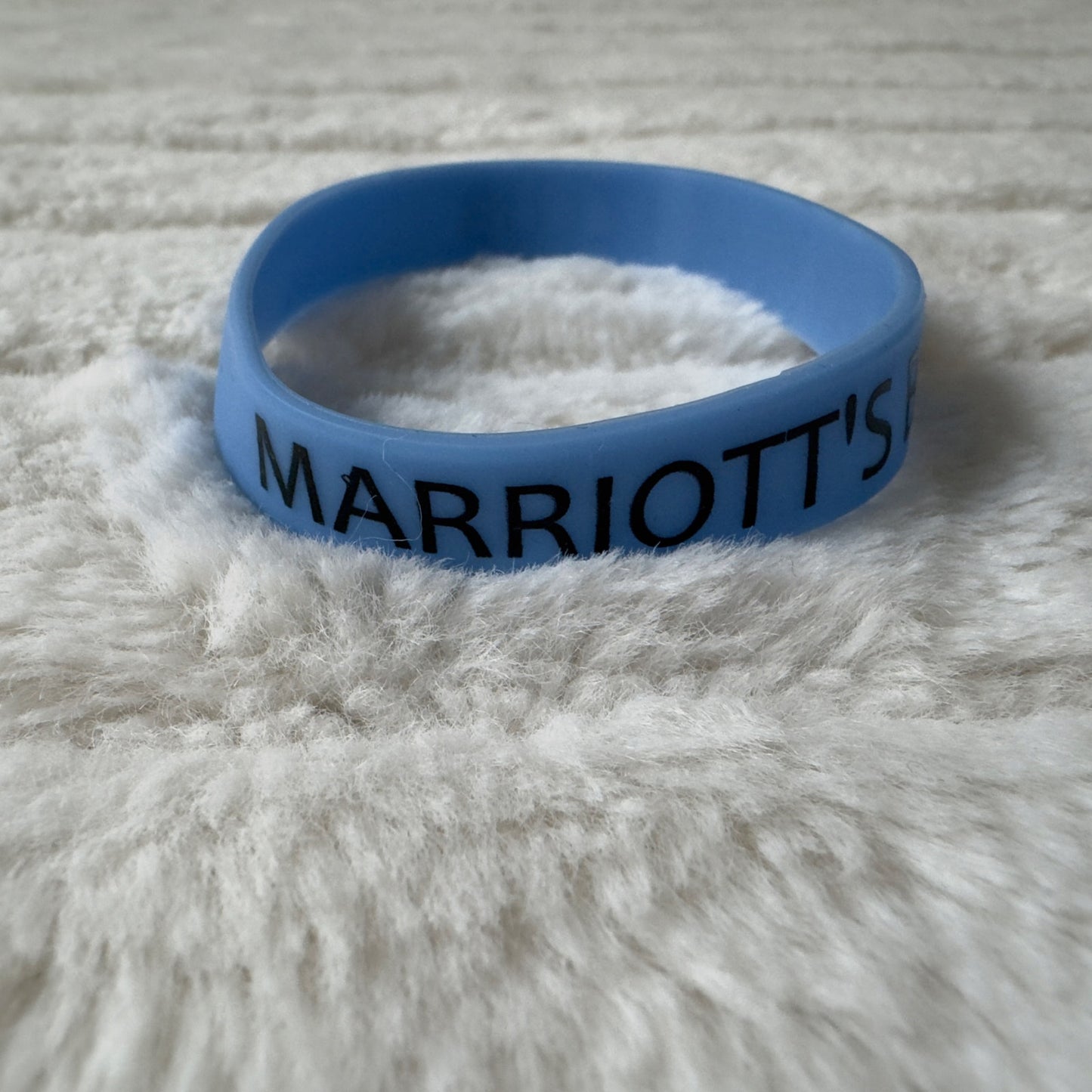 Marriott's Barony Beach Club Silicone Wrist Band Blue Black Rubber Bracelet Y2K