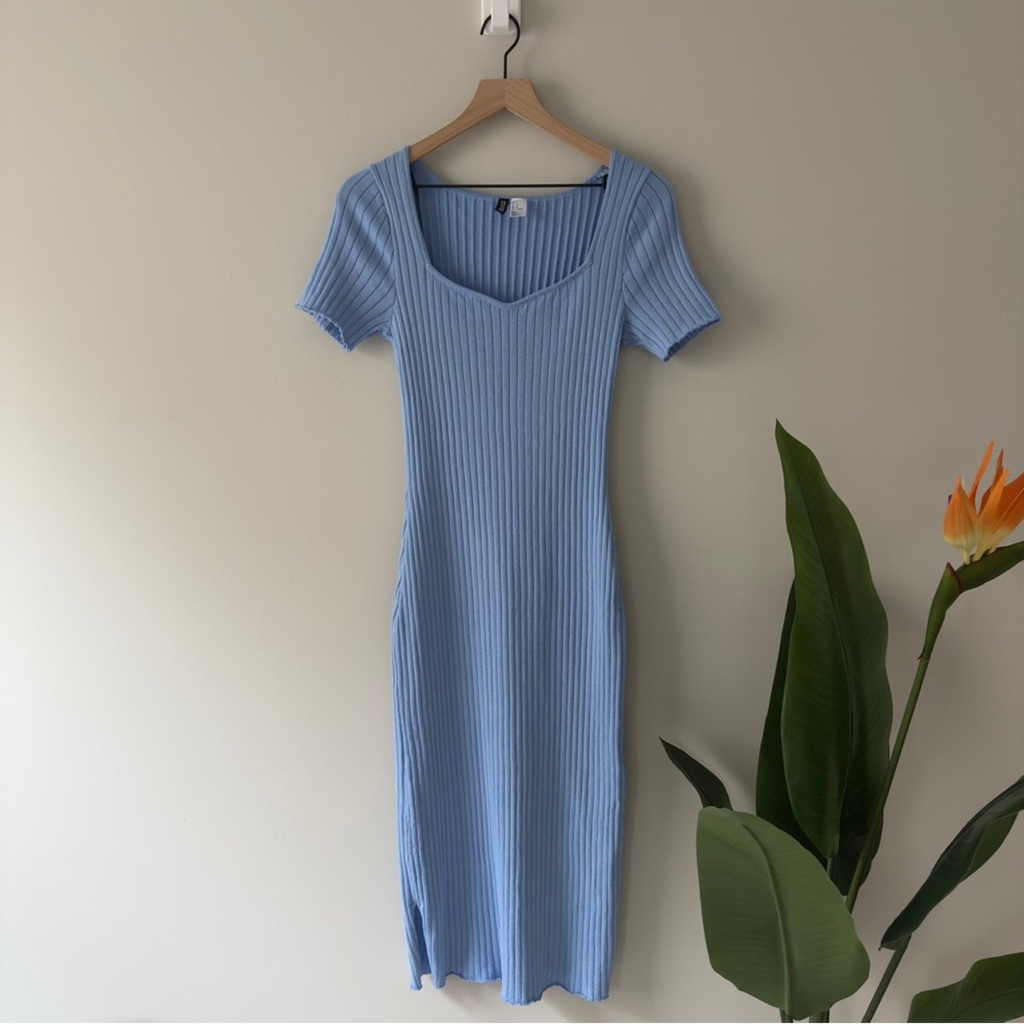 H&M Divided Light Blue Ribbed Midi Dress Slit Sides Short Sleeve Sweetheart EUC