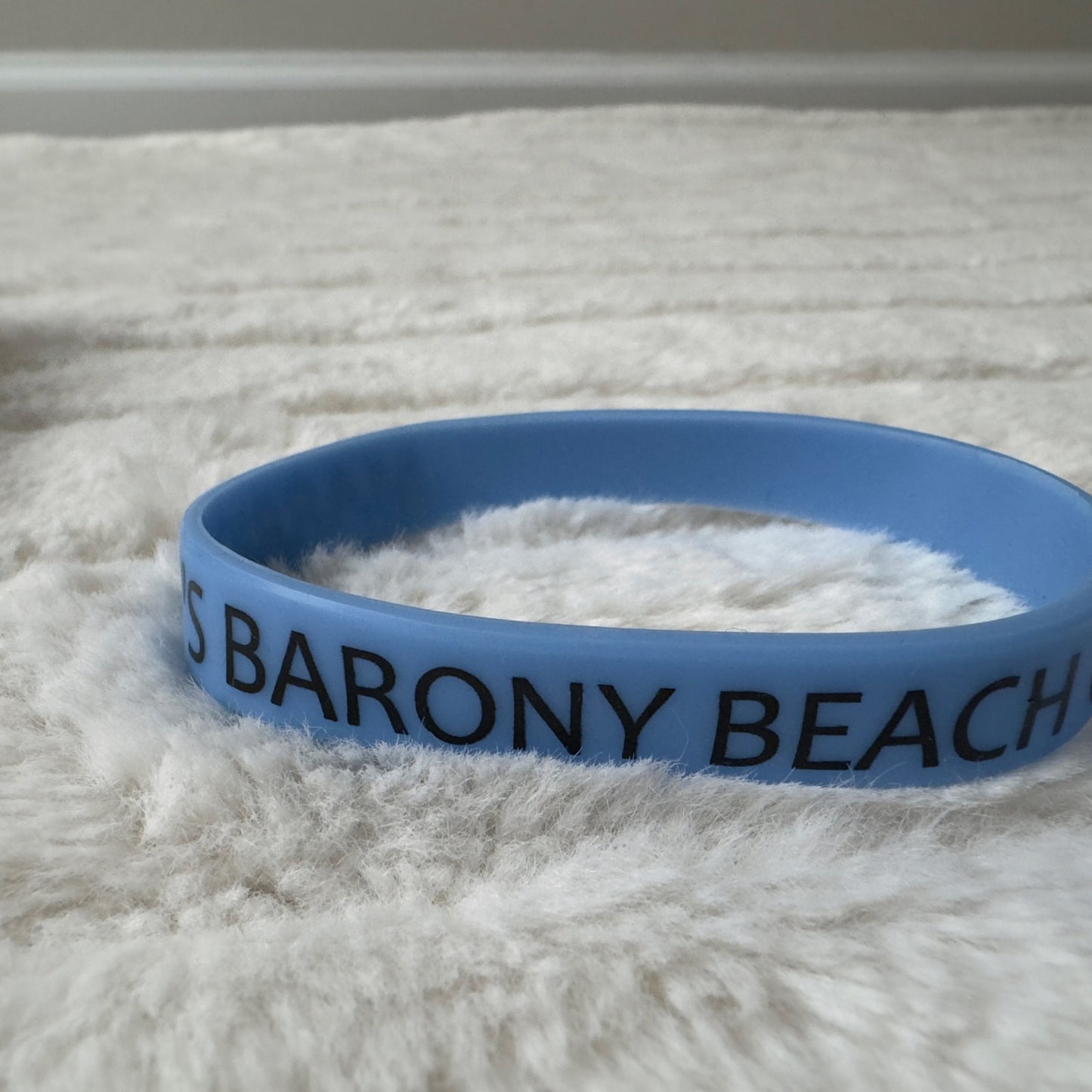 Marriott's Barony Beach Club Silicone Wrist Band Blue Black Rubber Bracelet Y2K