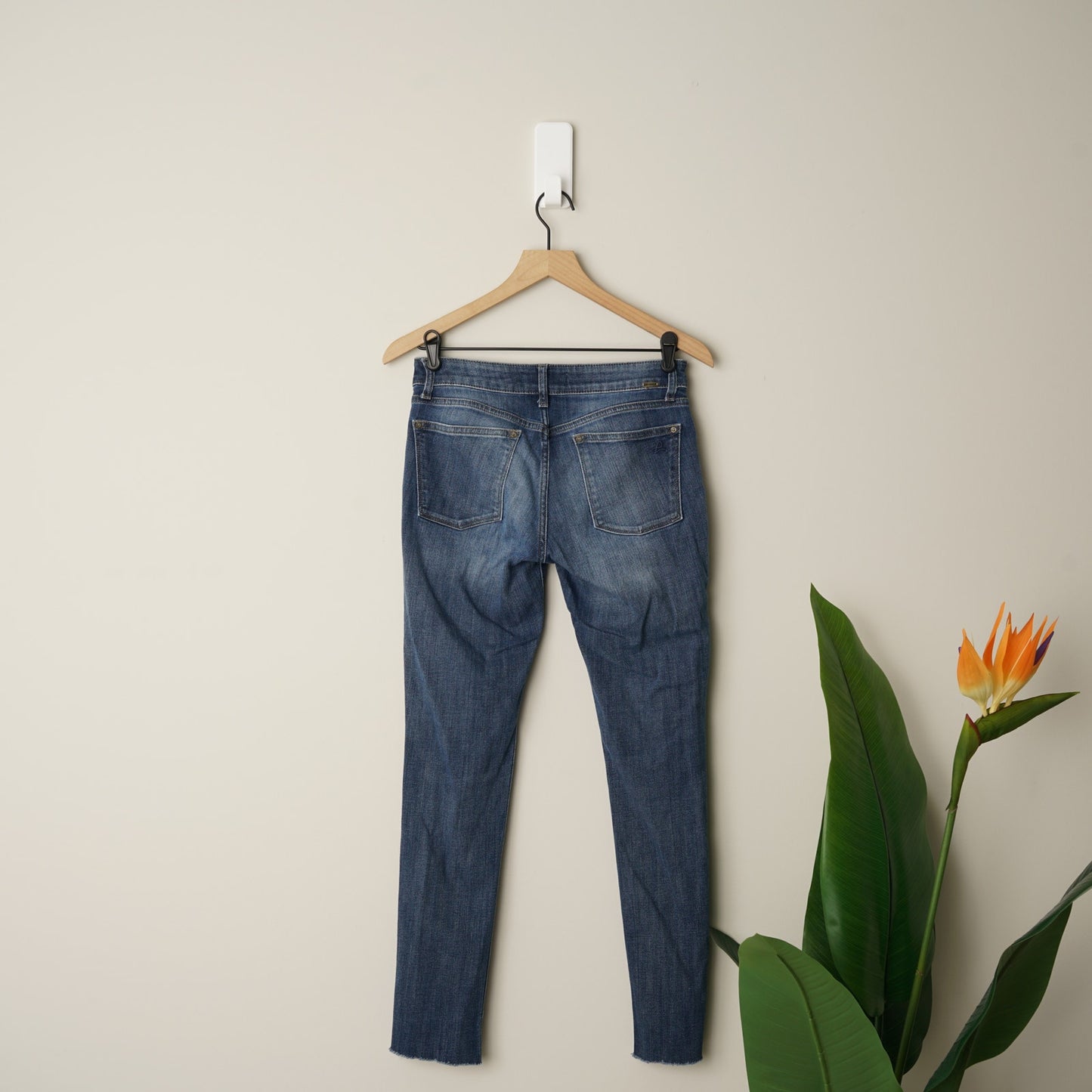 DL1961 Emma Power Legging Jeans in Allure Distressed Zip Button Skinny Pockets