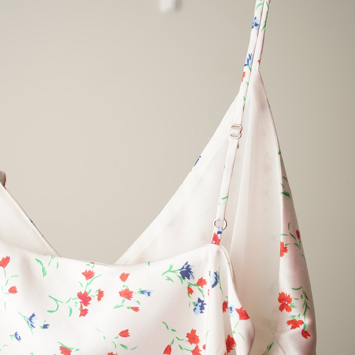 Anthropologie Bardot Wisteria Cami Top Rose Ditsy Floral Pattern Scoop V-Neck 12