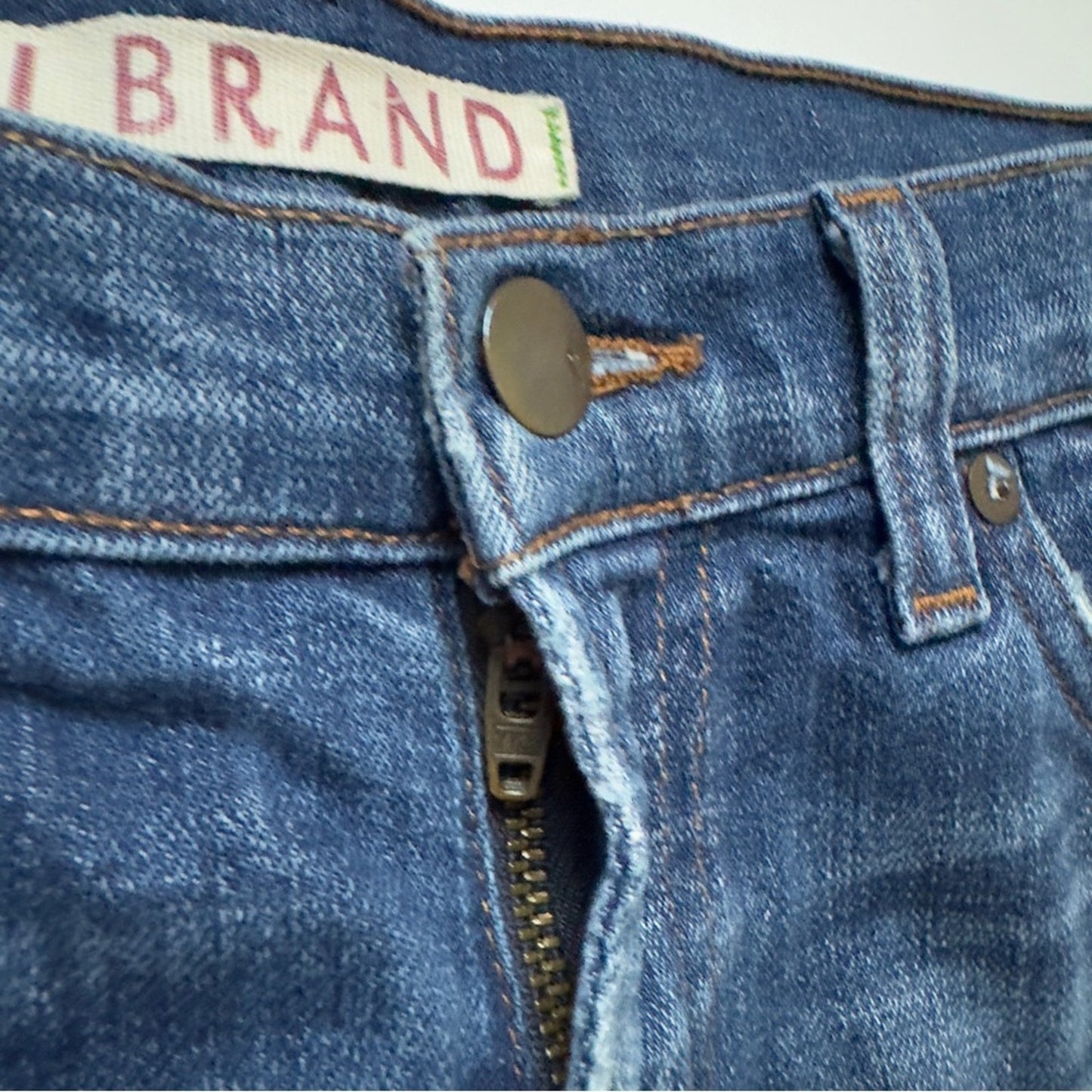 J Brand Pencil Leg Blue Jeans pockets zip button low rise distressed belt loops