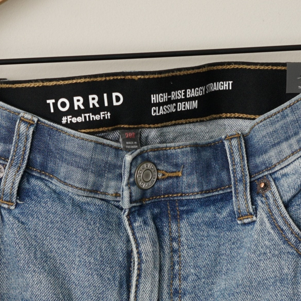 Torrid High-Rise Baggy Straight Classic Denim Jeans Distressed Medium Wash Zip