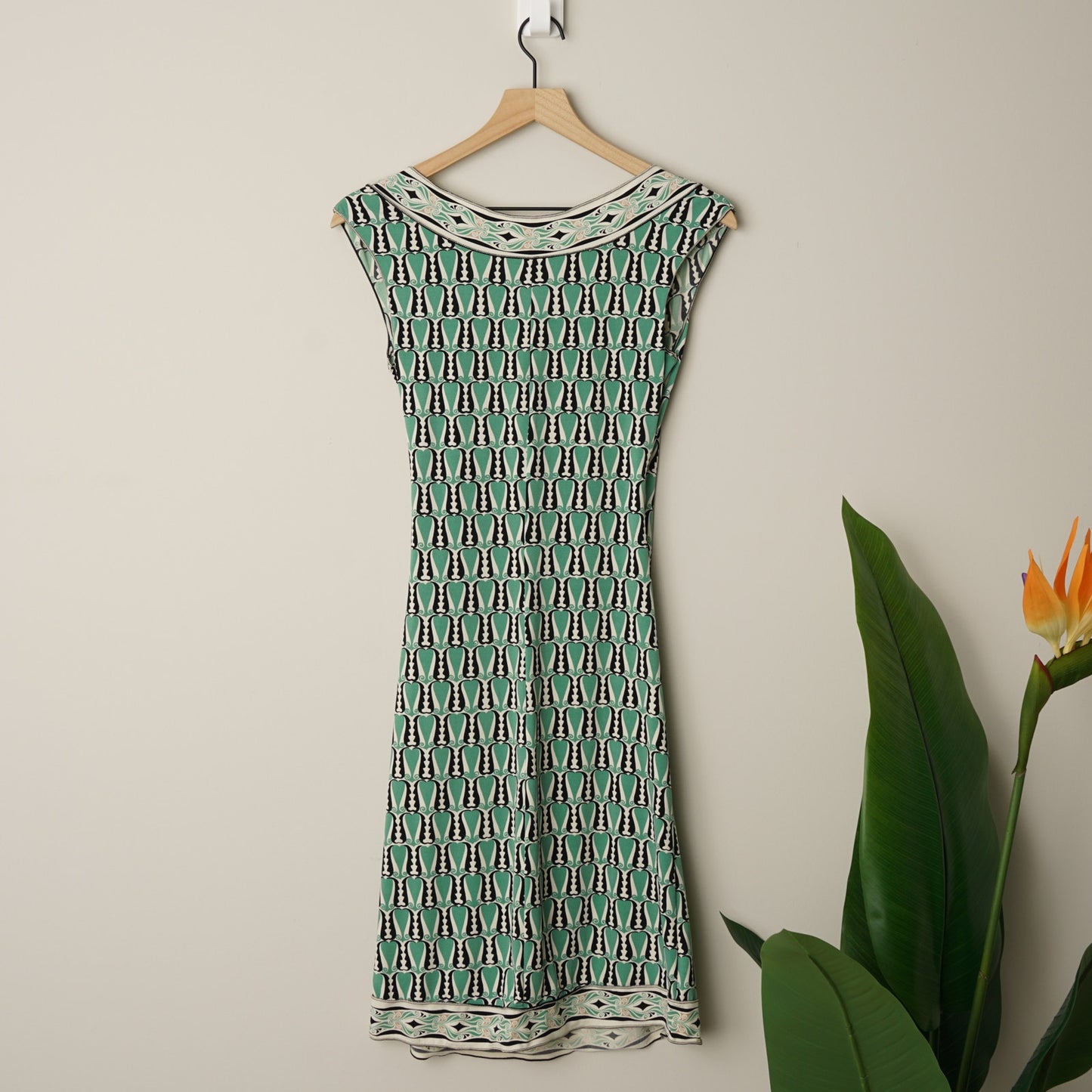 Vintage 2000s Y2K Max Studio Dress Mini Cap Sleeve Scoop V-neck Stretch Bodycon