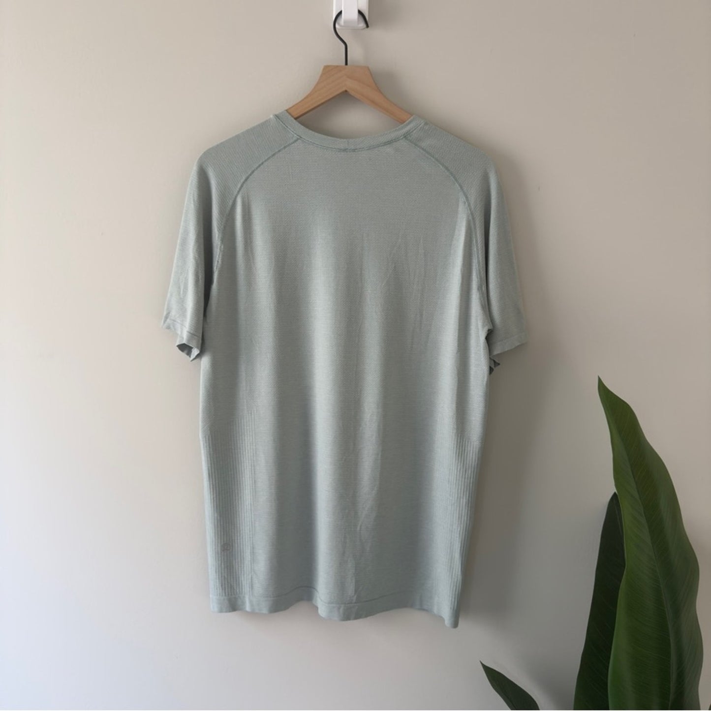 Lululemon Metal Vent Tech Short Sleeve Tee Shirt T-Shirt Athletic Activewear EUC