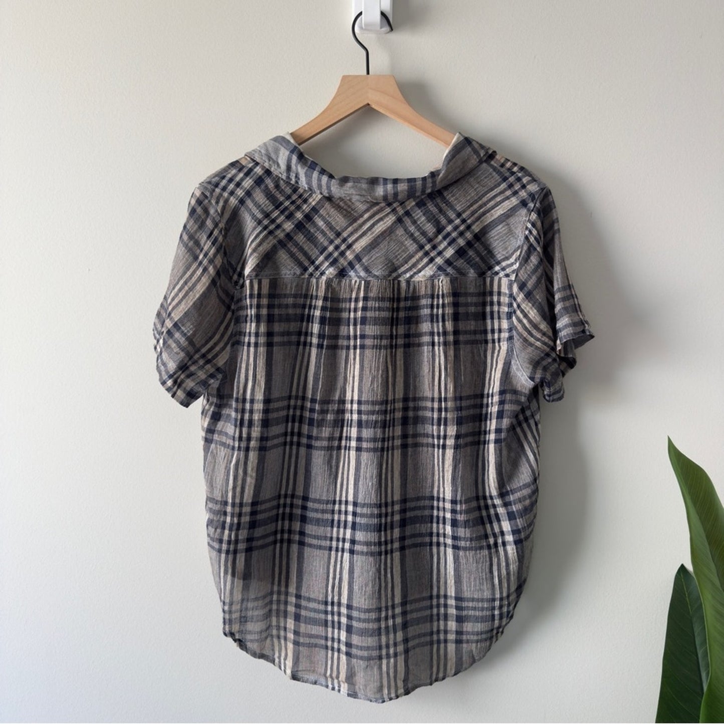 Lucky Brand 100% Cotton Navy gray Beige Plaid Button-Down Shirt Short sleeve NWT