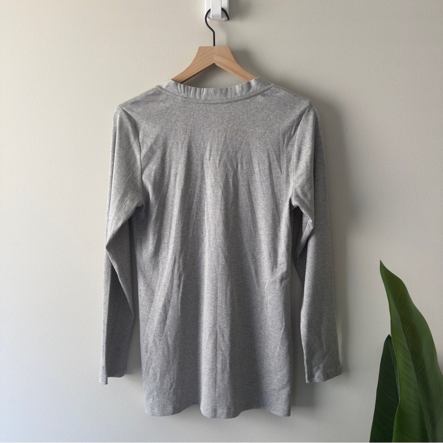 Elie Tahari Gray Long Sleeve Cardigan Half Button Front Minimalist Ribbed Solid