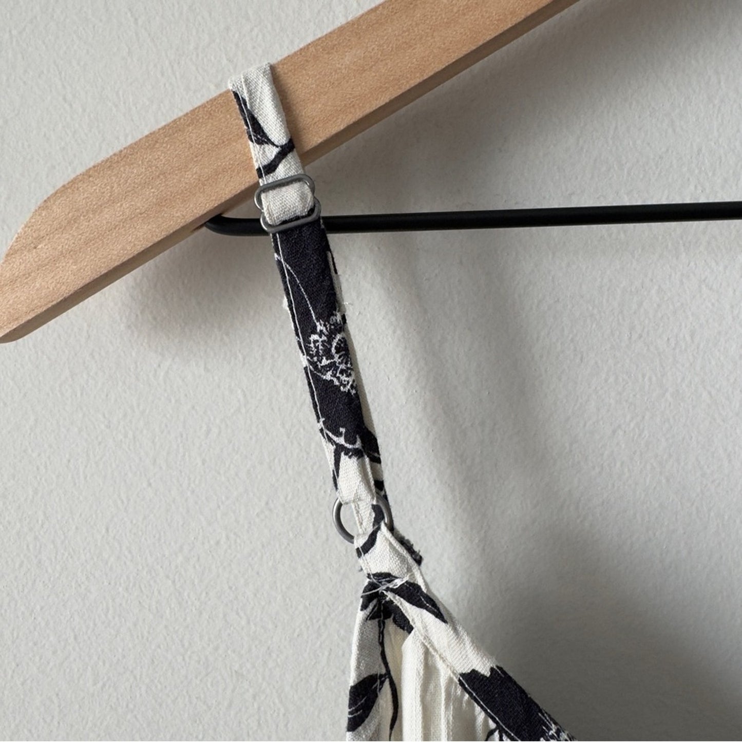 GAP Tie-Waist Scoopneck Midi Dress in White Black Floral Button Down Front M NWT