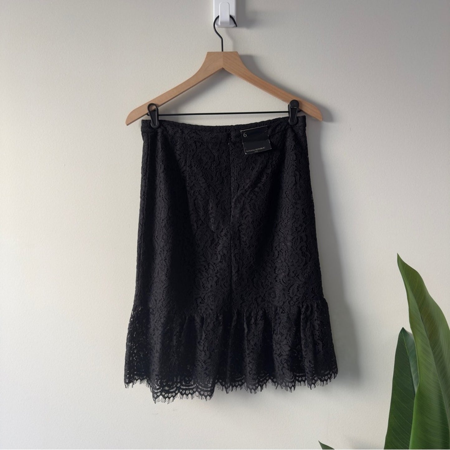 Banana Republic Black Lace Skirt Ruffle flare mermaid hem midi zip up zipper NWT