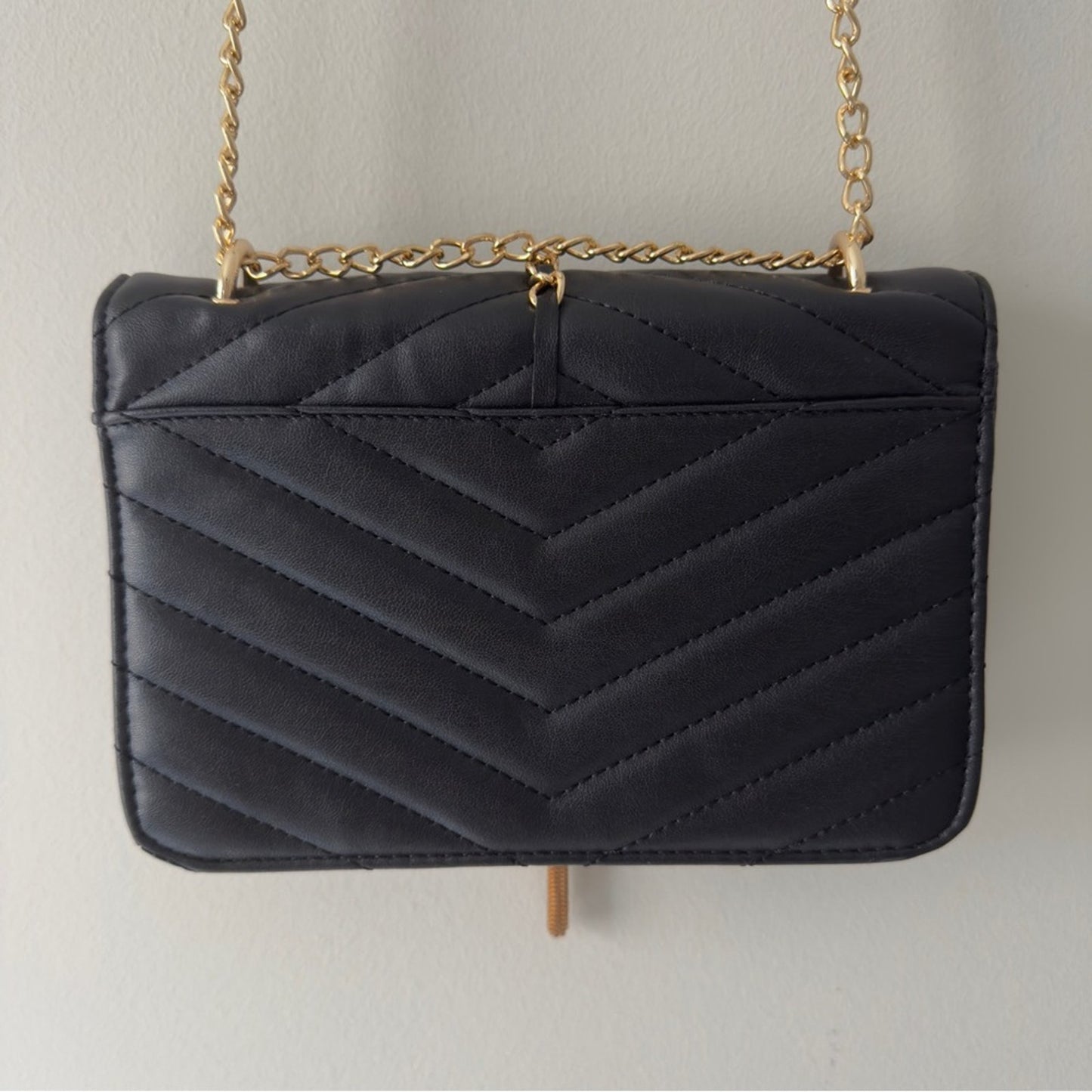 Black Quilted Shoulder Bag Gold Adjustable Strap Tassel Accent Pockets Unbranded
