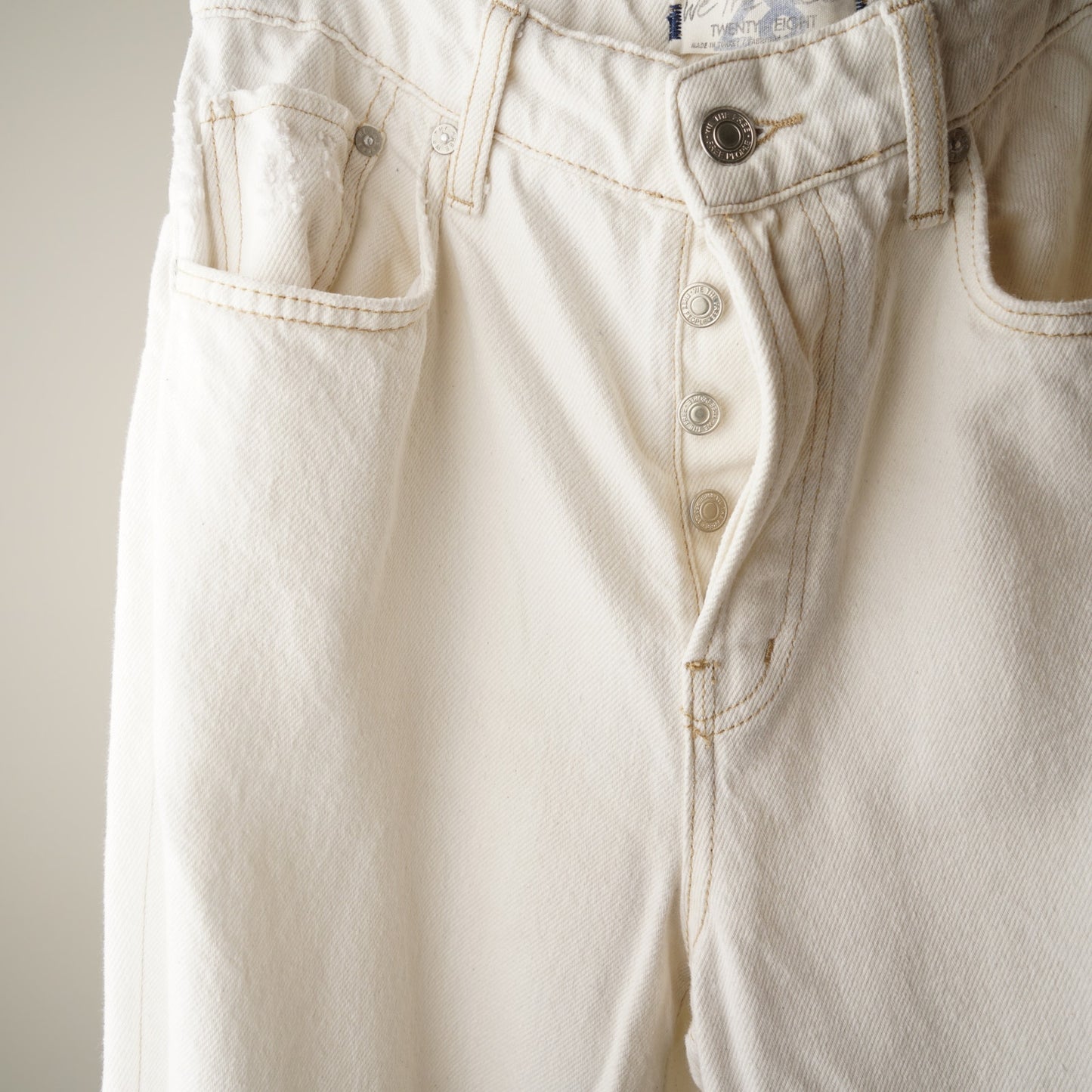 Free People We the Free Lasso Jean in White Lightning Button Fly Ripped Knee EUC
