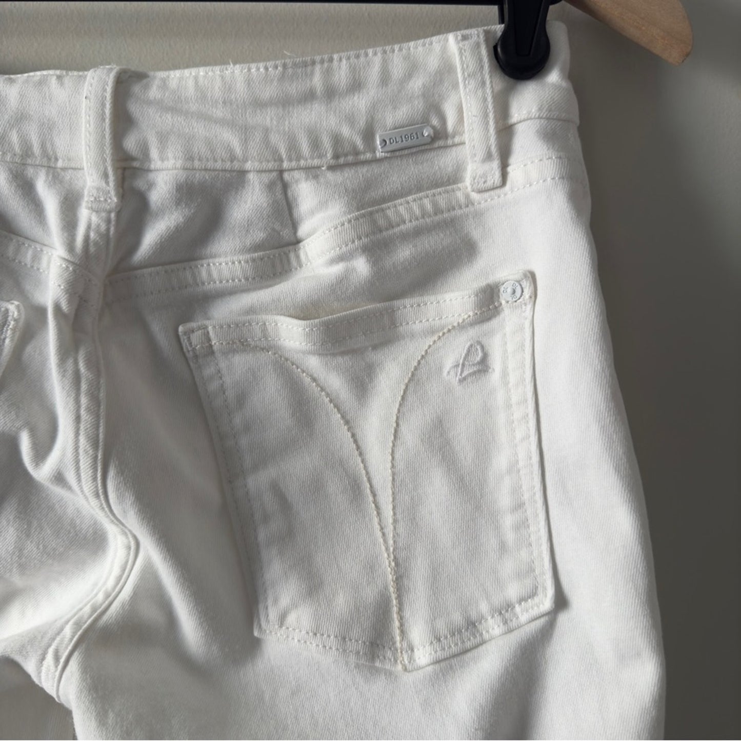 DL1961 Smart Denim Lara Cropped Flare Jeans in Porcelain White Women's raw hem