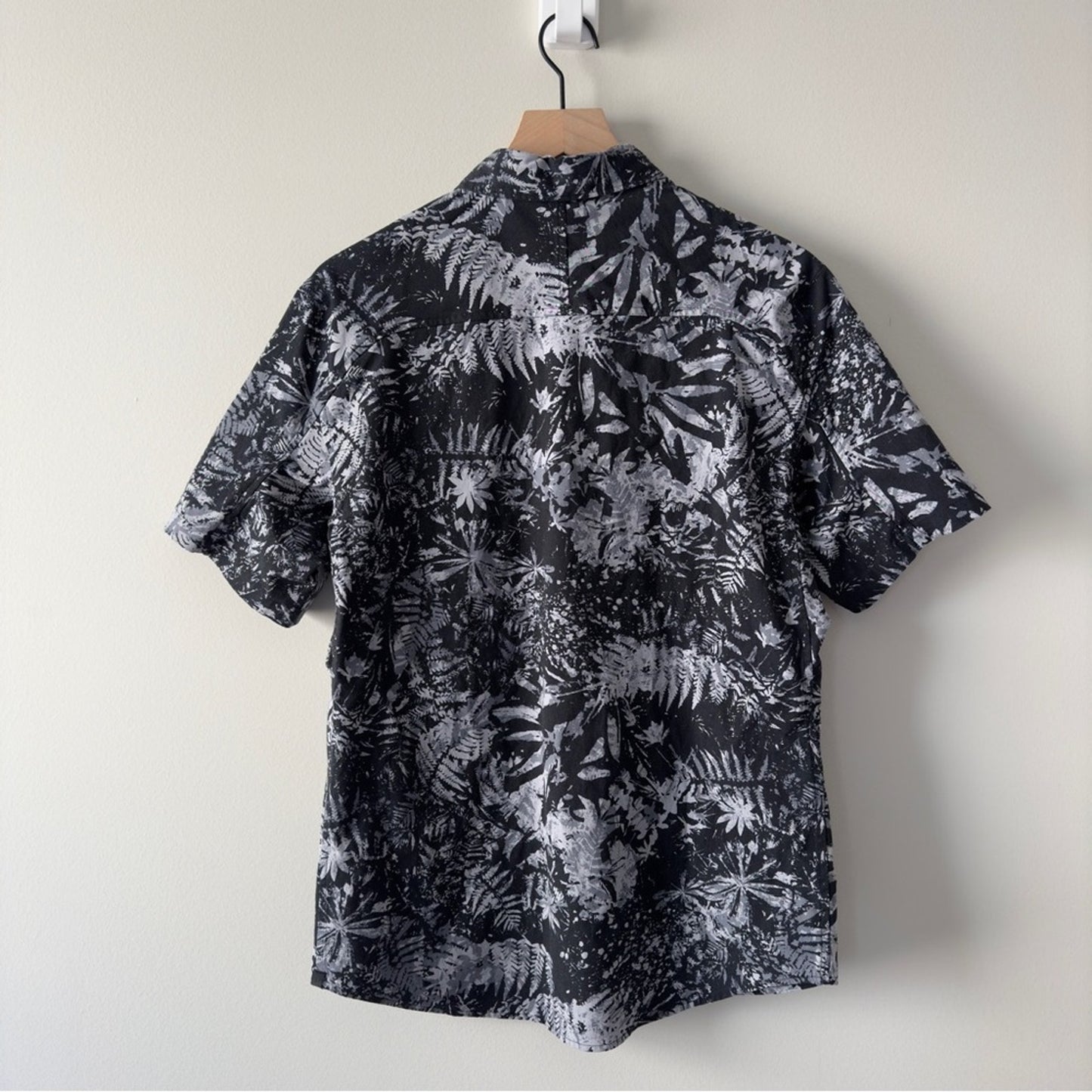 Lululemon All Town Short Sleeve Buttondown in Canopy Ice Grey Black Casual Shirt
