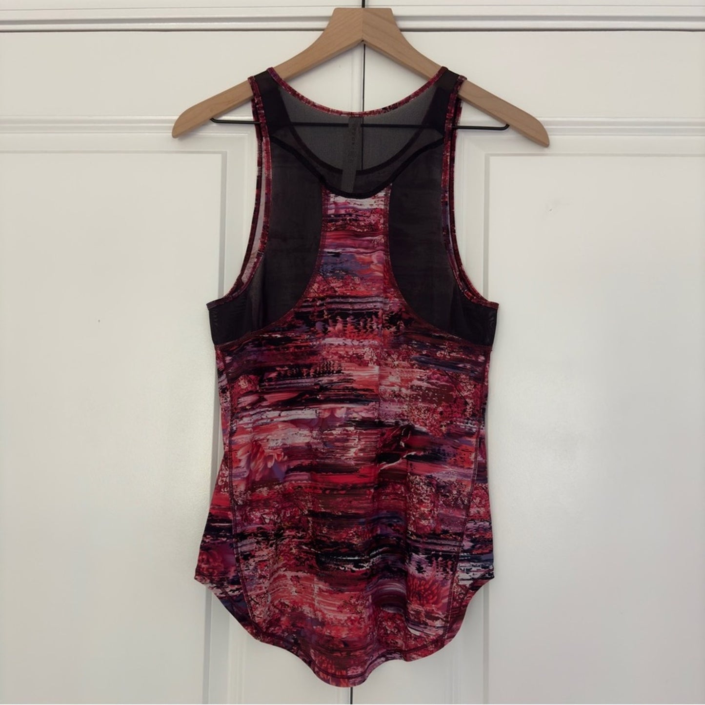 Lululemon Sculpt Tank II in Dahliascape Multi / Black size 4 athletic mesh run
