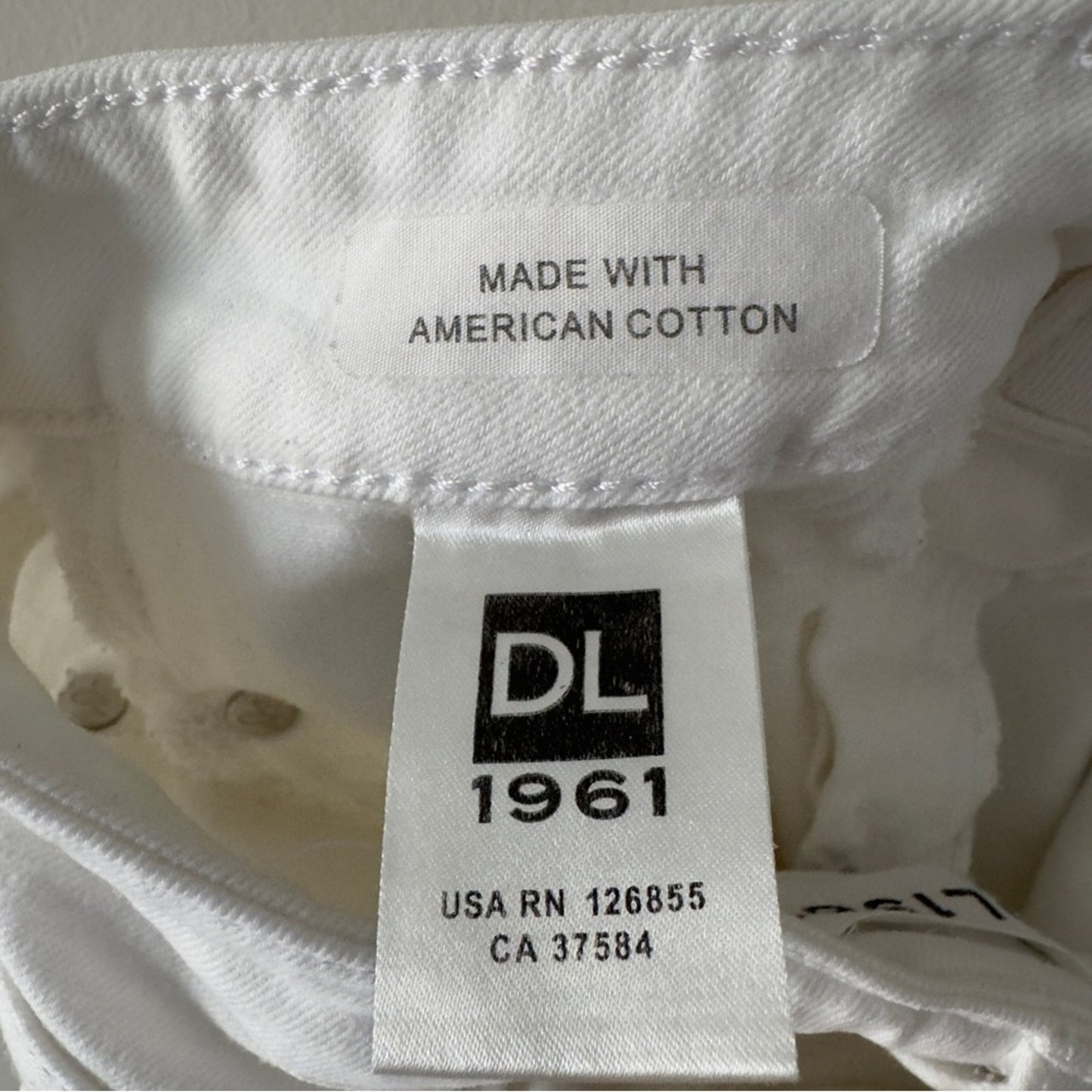 DL1961 Smart Denim Lara Cropped Flare Jeans in Porcelain White Women's raw hem