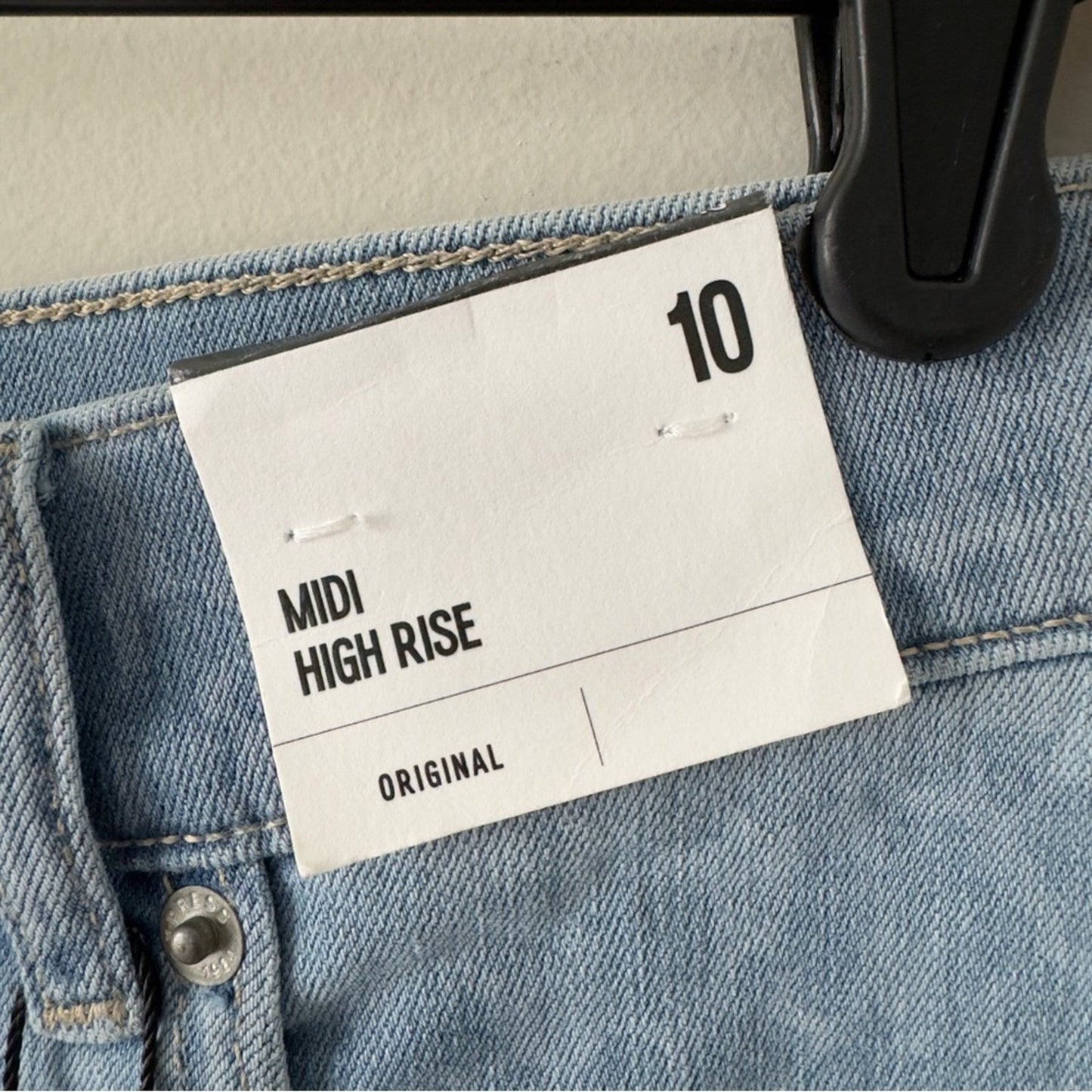 Express Midi High Rise Shorts Light Blue Leopard Print Jean Denim Zip Button NWT