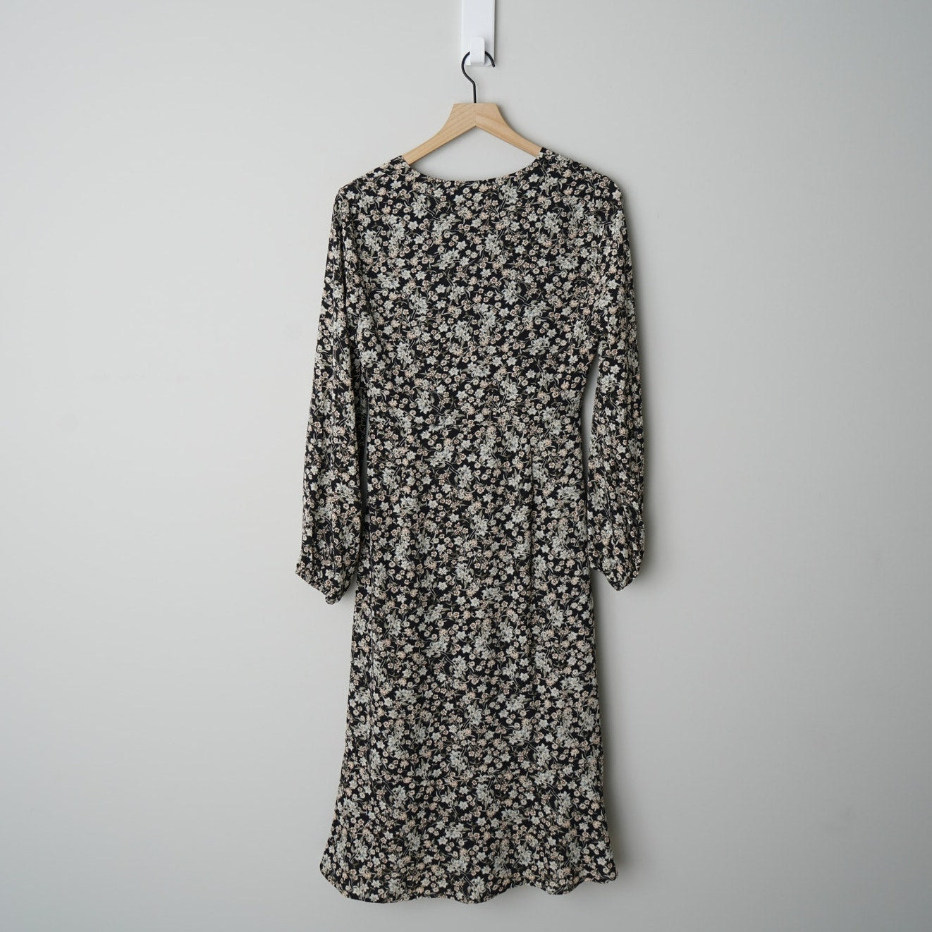 All in Favor Dress Floral Midi Dress Long Sleeve Scoop V-Neck Lined Cottage NWT