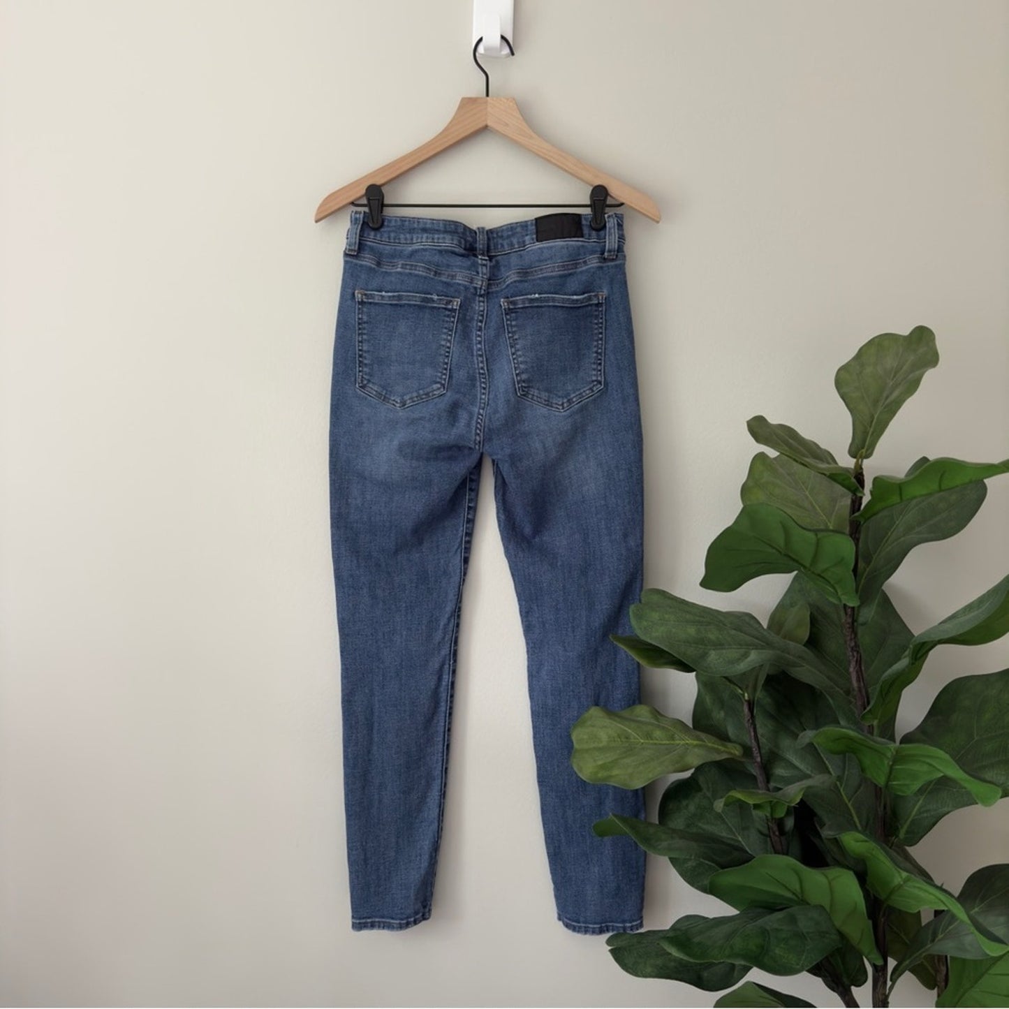 Pistola Medium Wash Skinny Jeans 5-Pocket Solid Denim Belt Loops Zipper Button