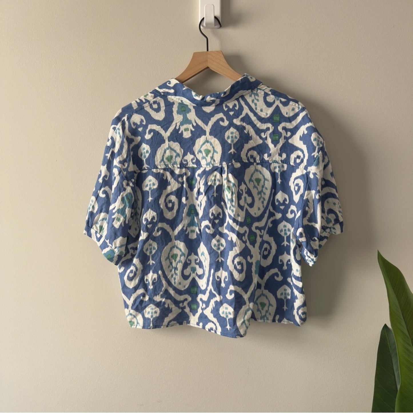 Christian Siriano Blue and White Button Down Shirt Abstract Pattern Print Collar